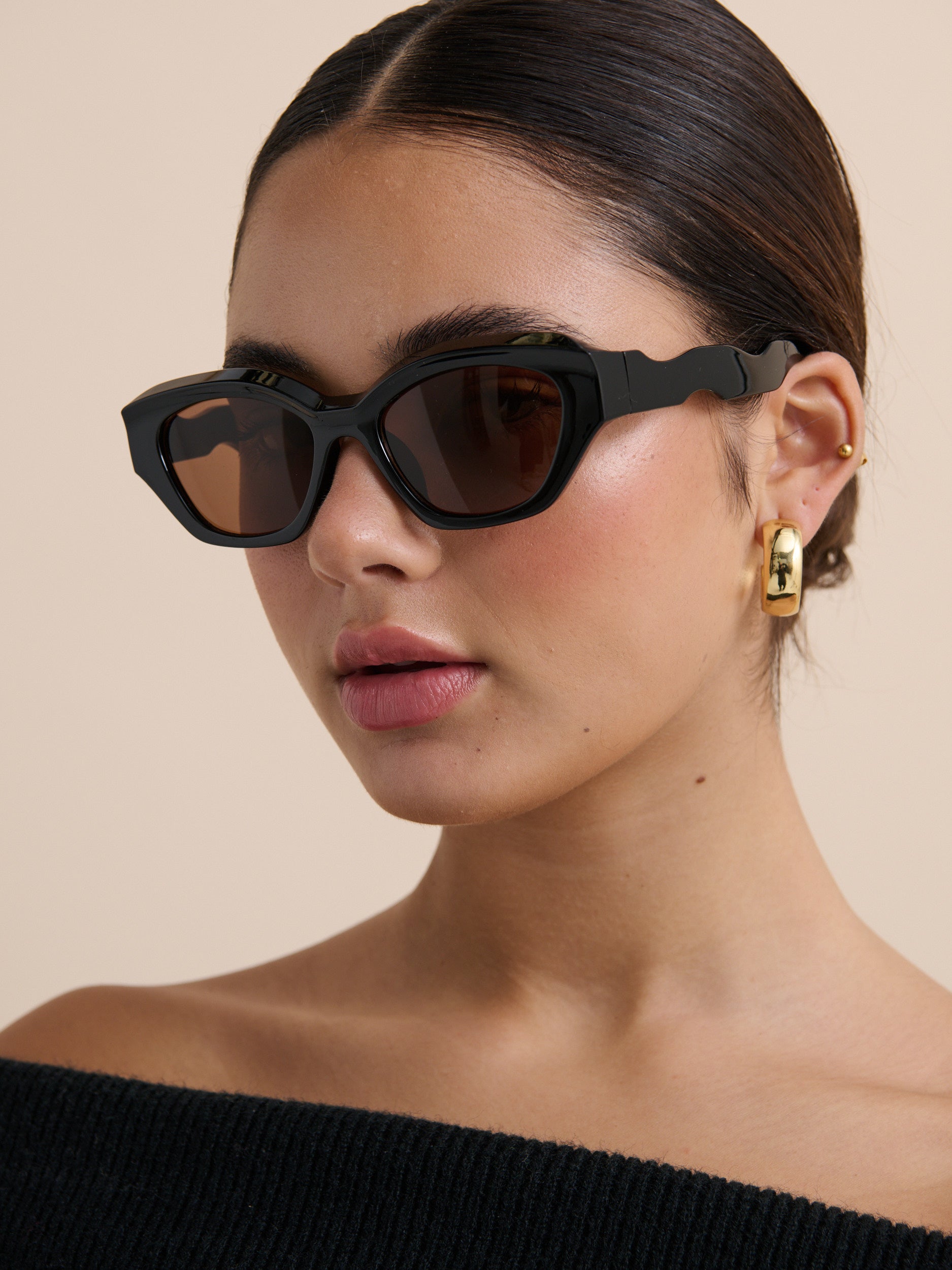 Lizzie Cat-Eye Sunglasses in Black