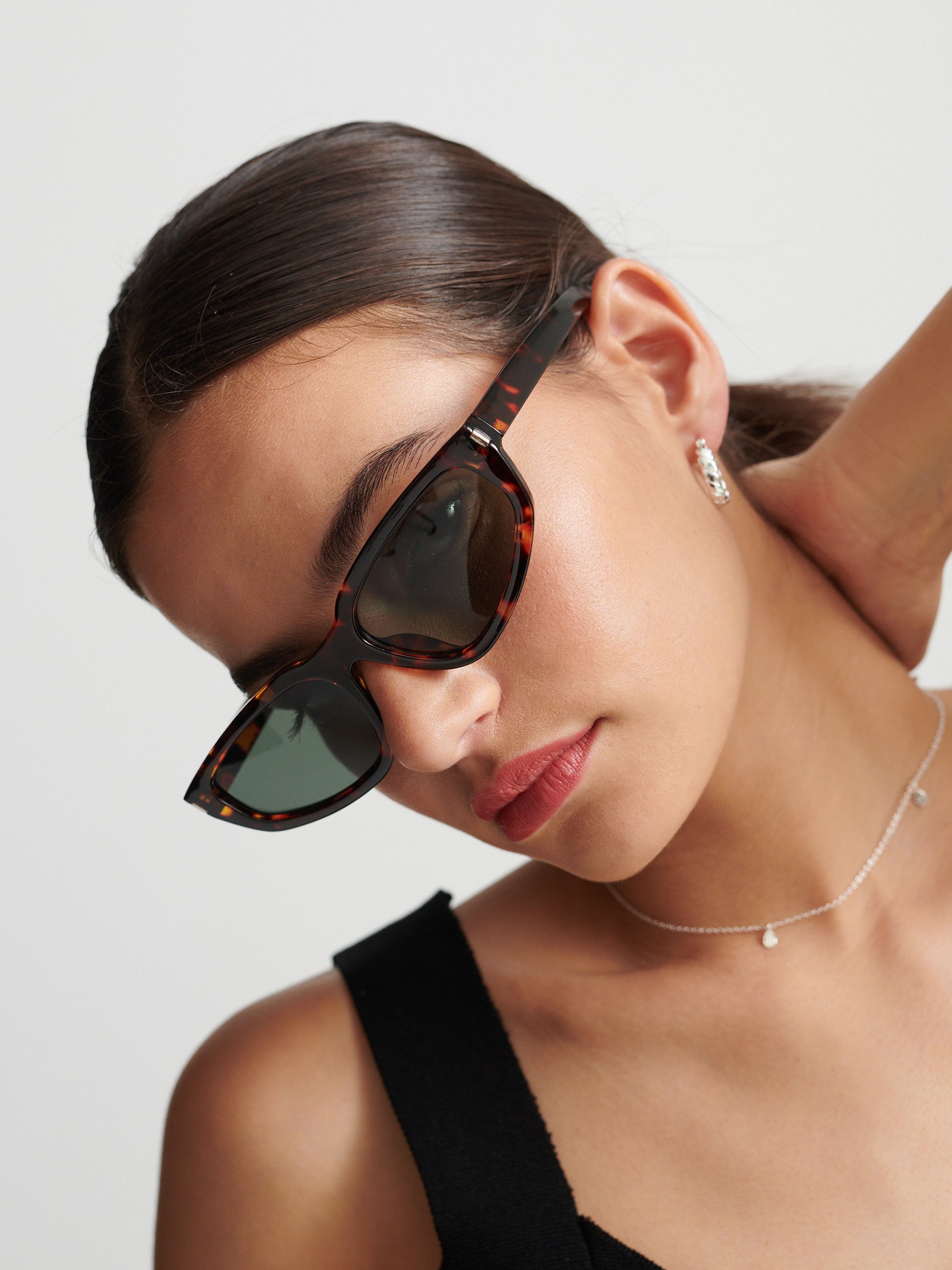 Bailey Angular Sunglasses in Tort