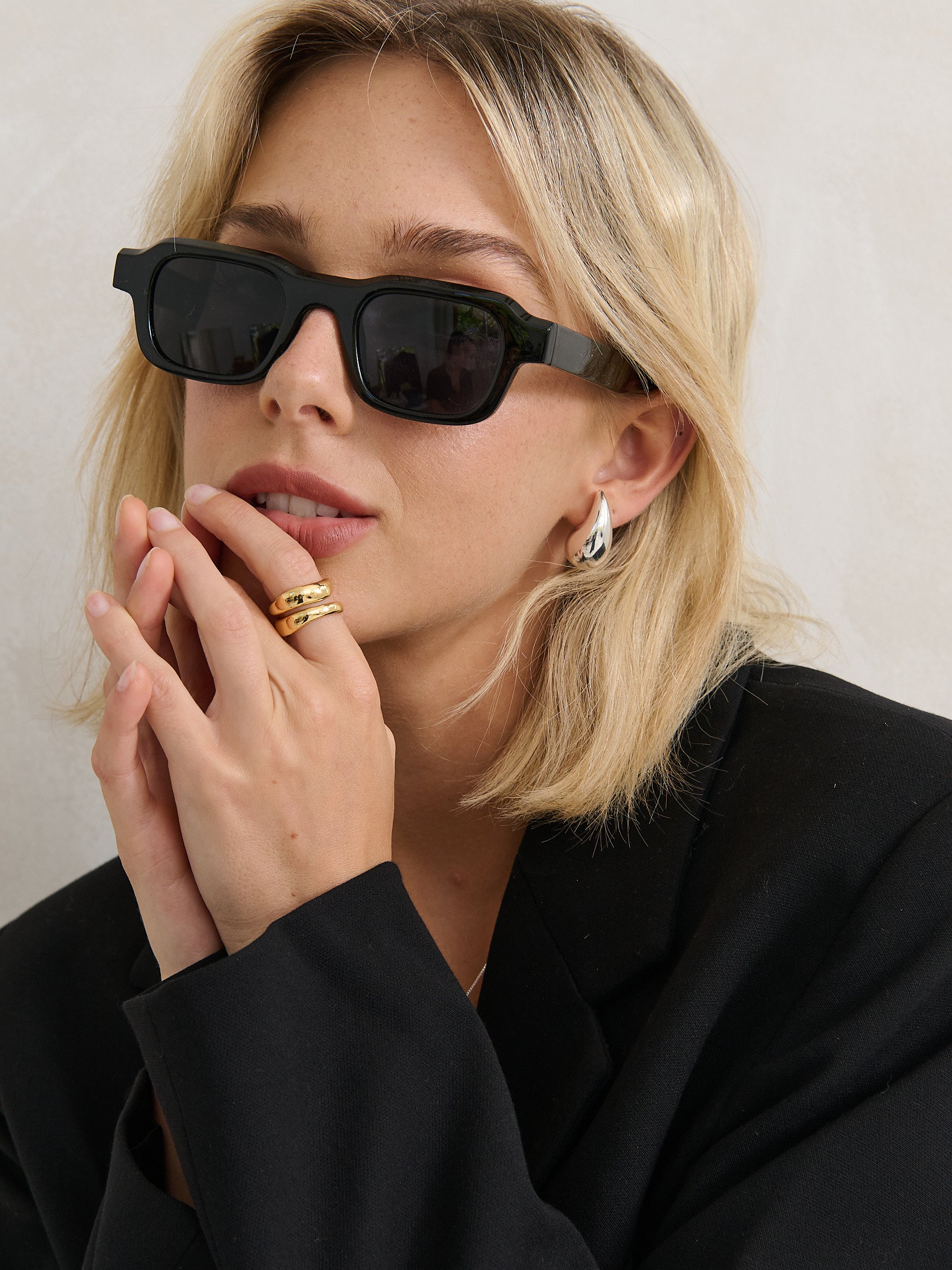 Cezanne Angular Sunglasses in Black