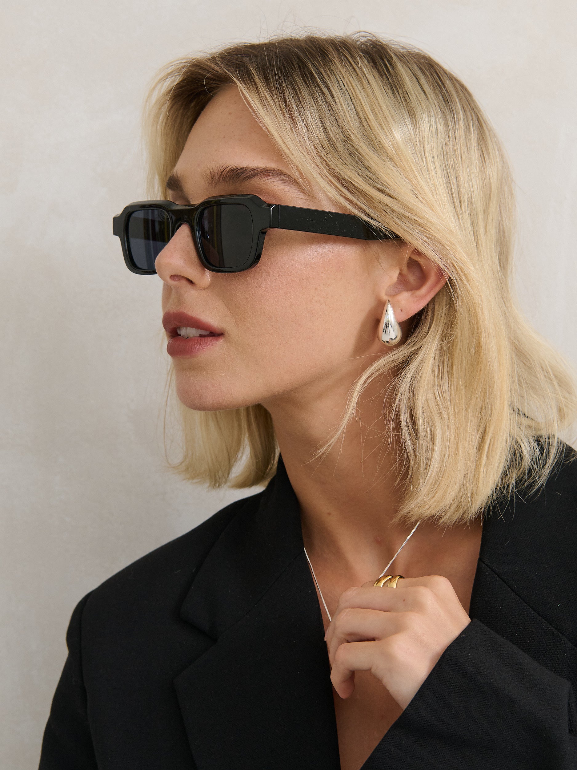 Cezanne Angular Sunglasses in Black
