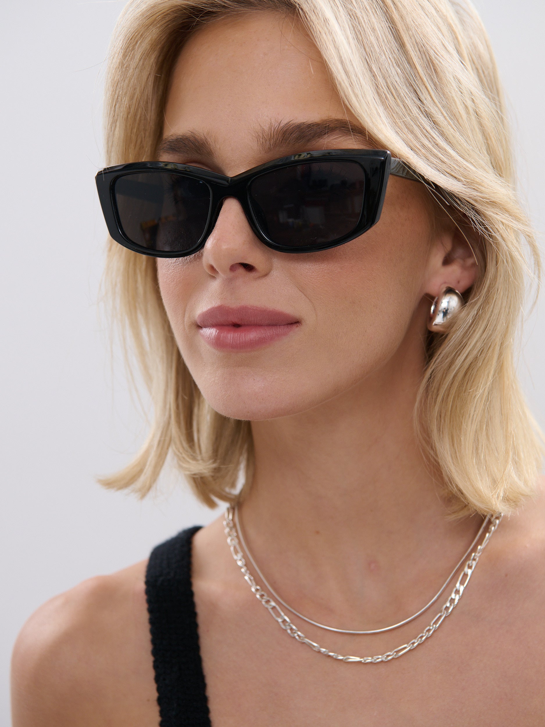 Danni Angular Sunglasses in Black