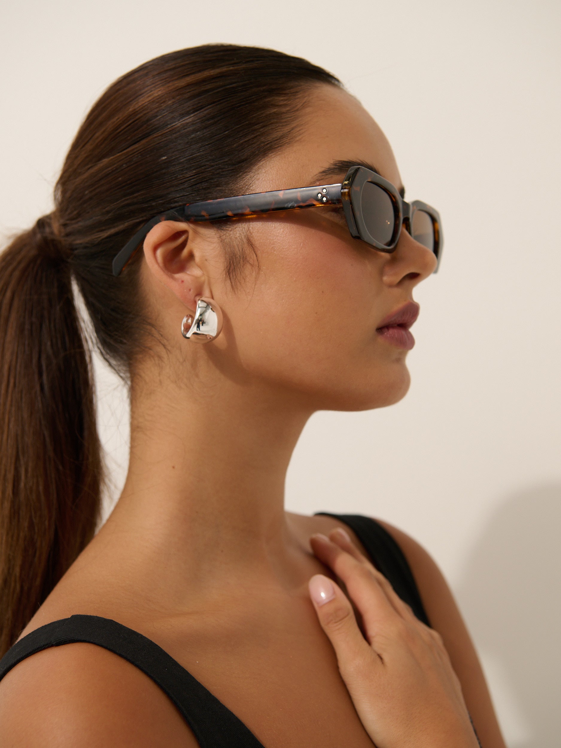 Kaiya Angular Sunglasses in Tort