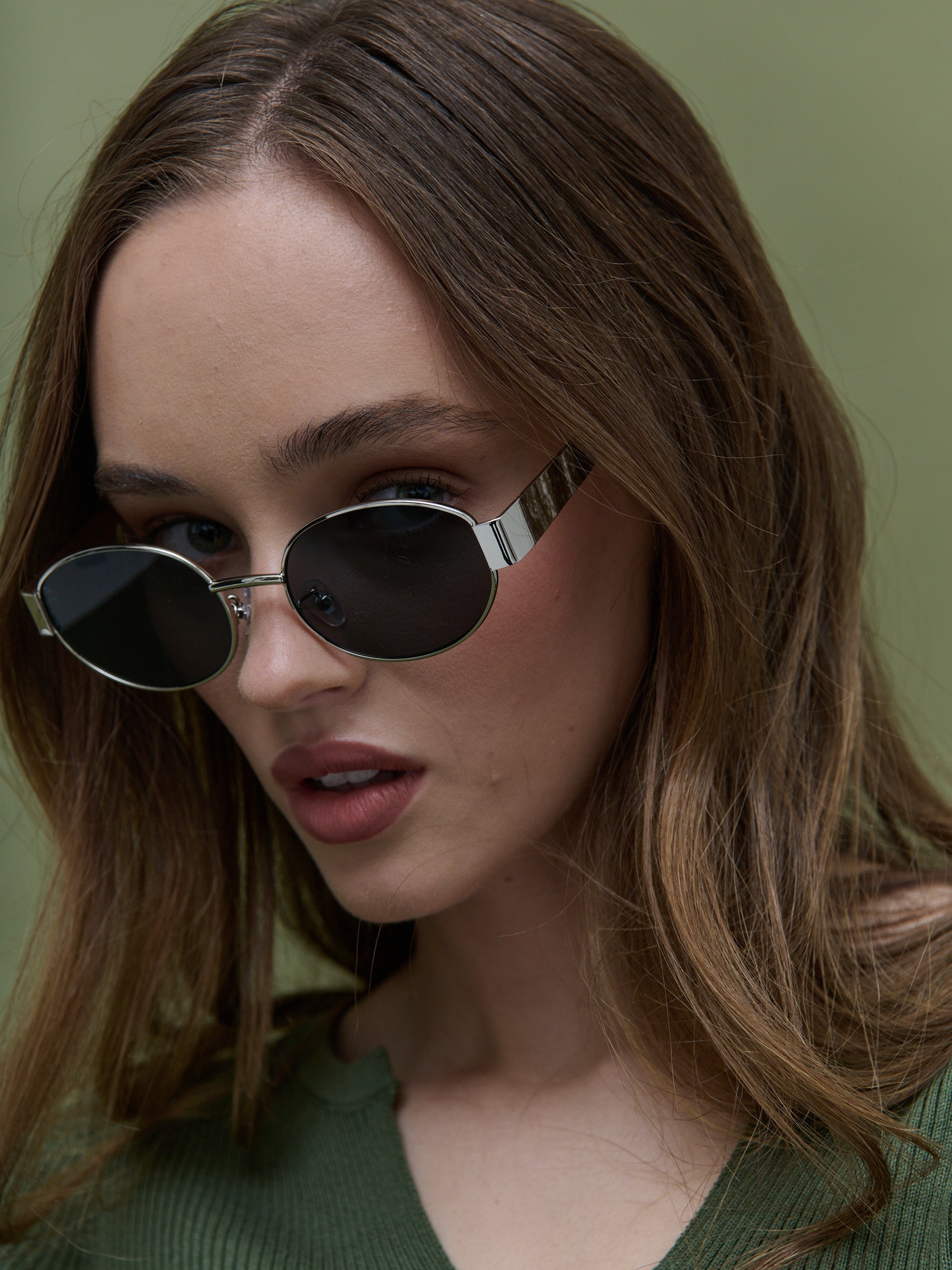 Round Silver Metal Oval Sunglasses in Black