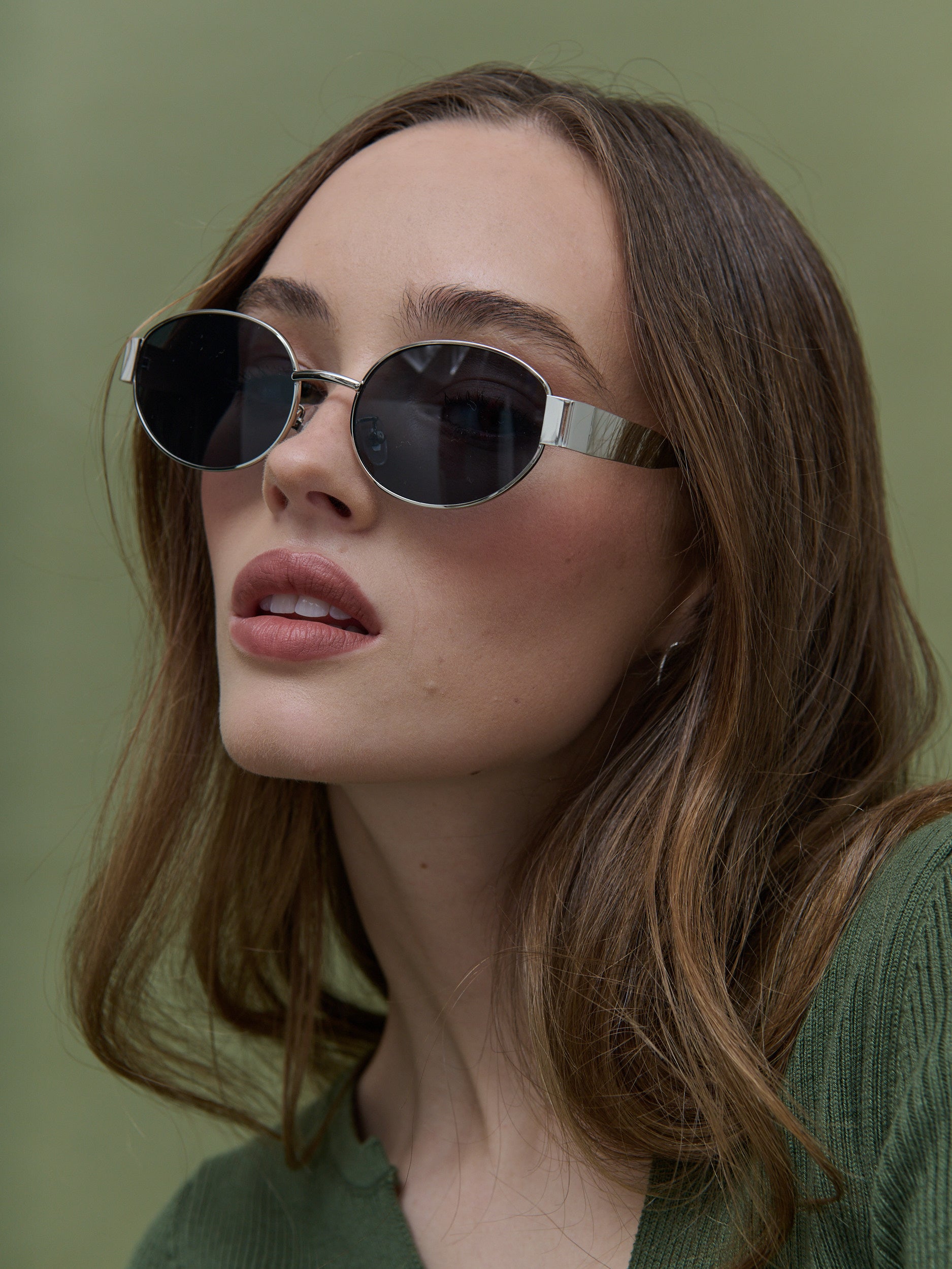 Round Silver Metal Oval Sunglasses in Black