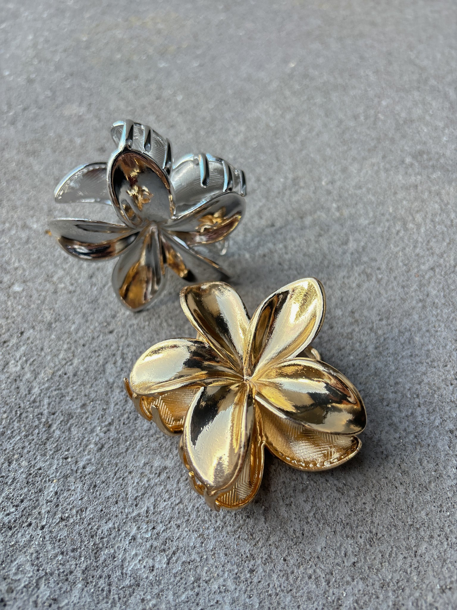 Hibiscus Metal Flower Claw Clips (2col)