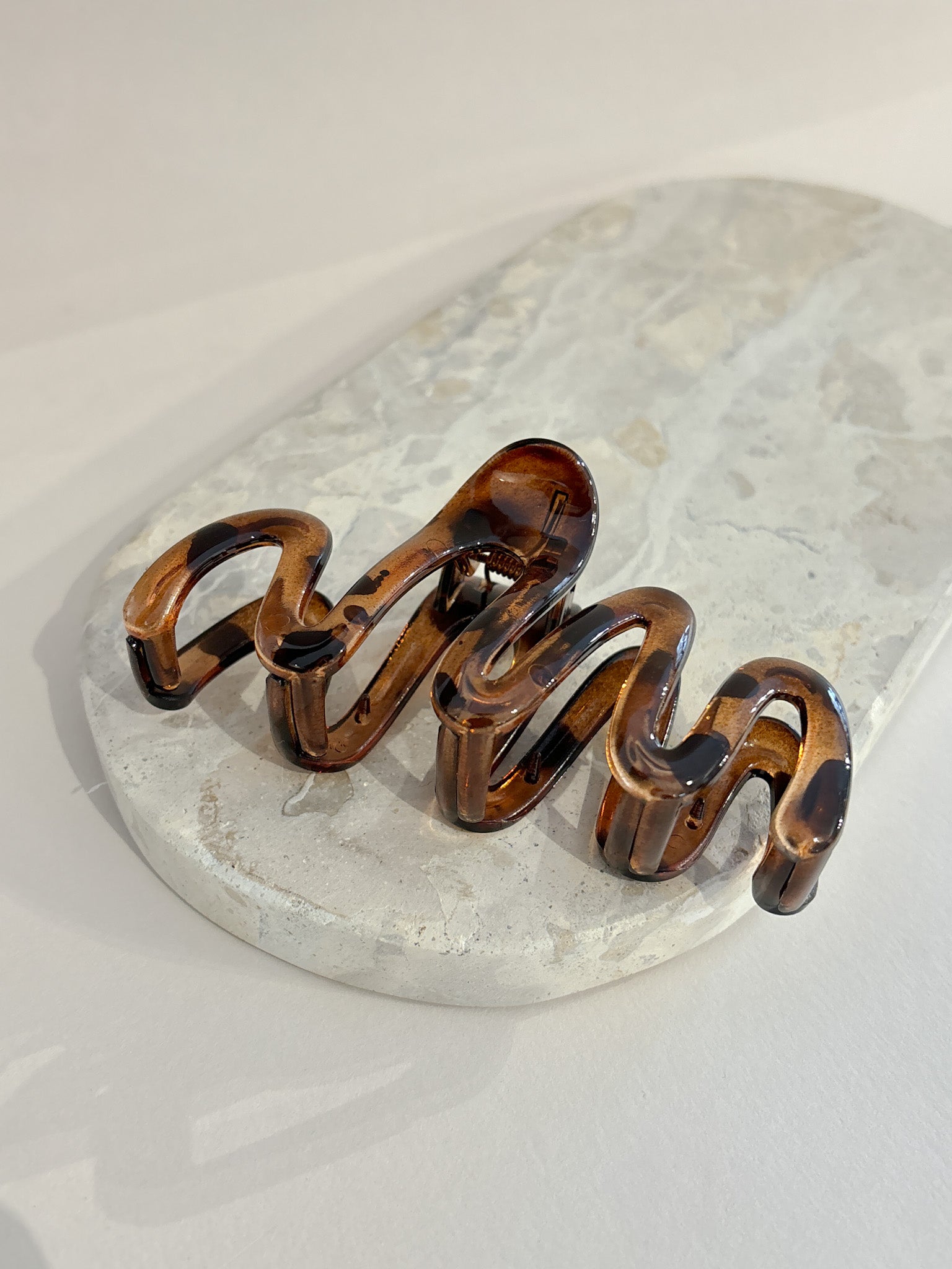 Cappuccino Wavy Hair Claw Clip