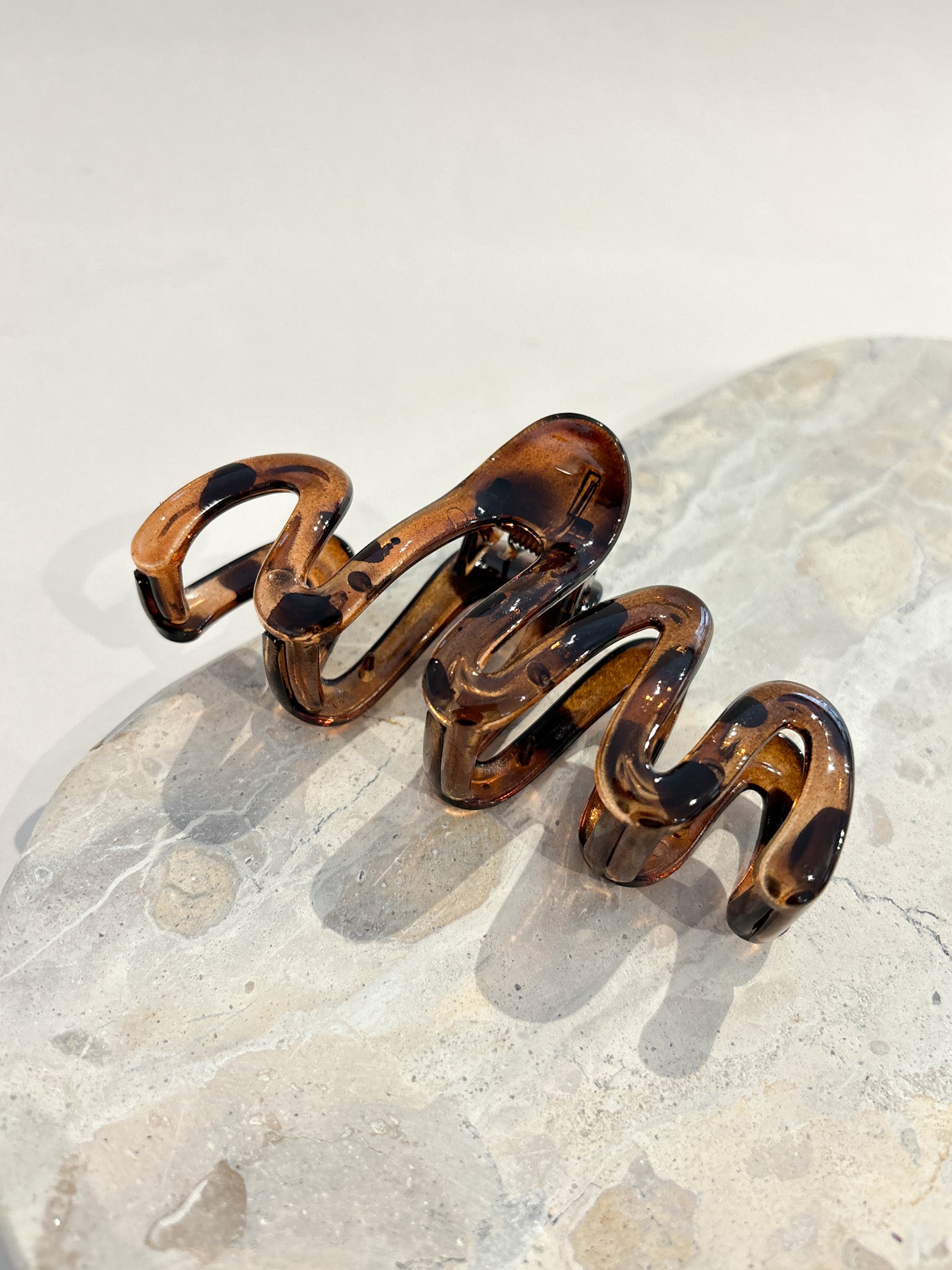 Cappuccino Wavy Hair Claw Clip
