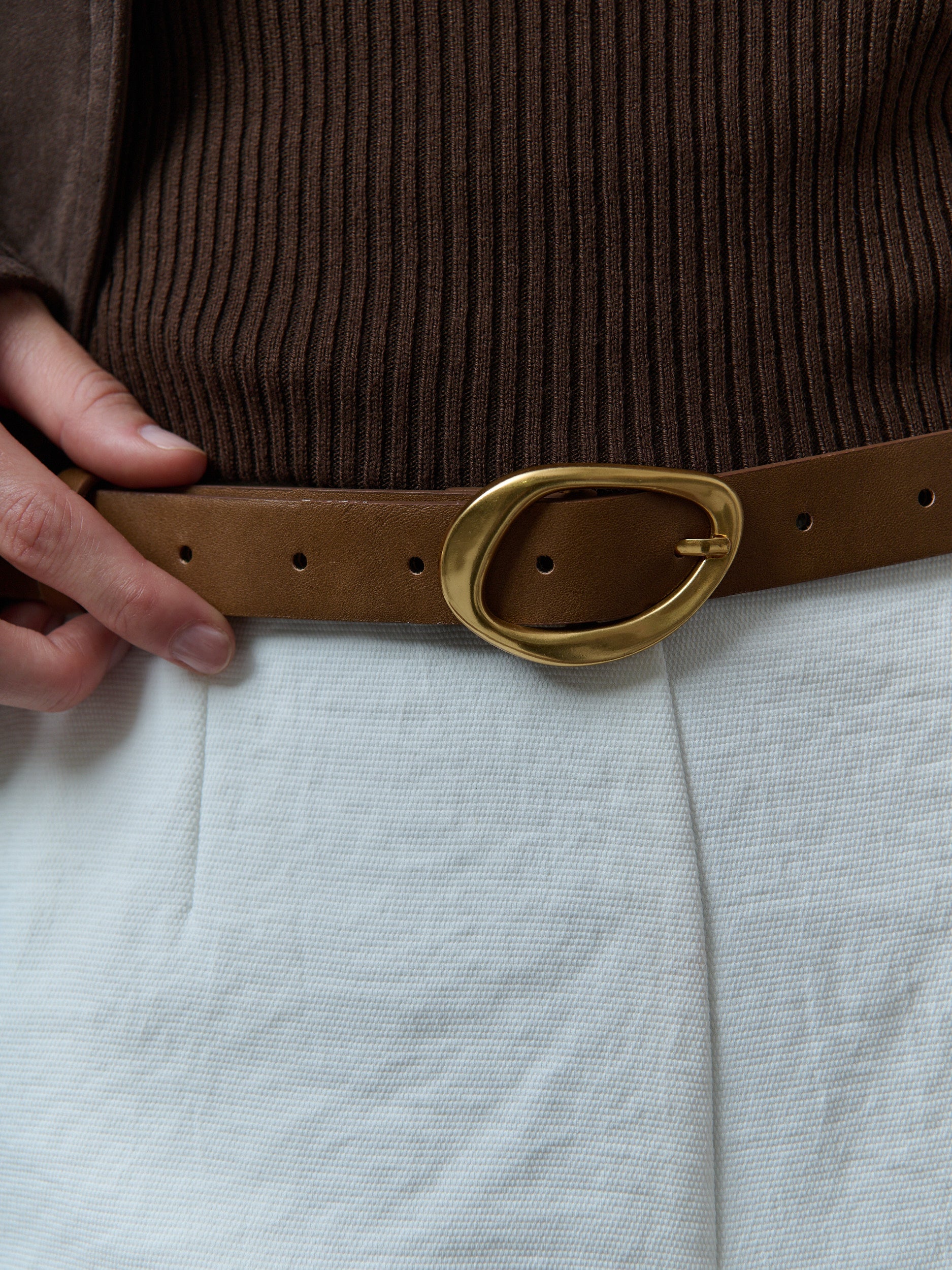 Oval Buckle PU Leather Belt in Brown