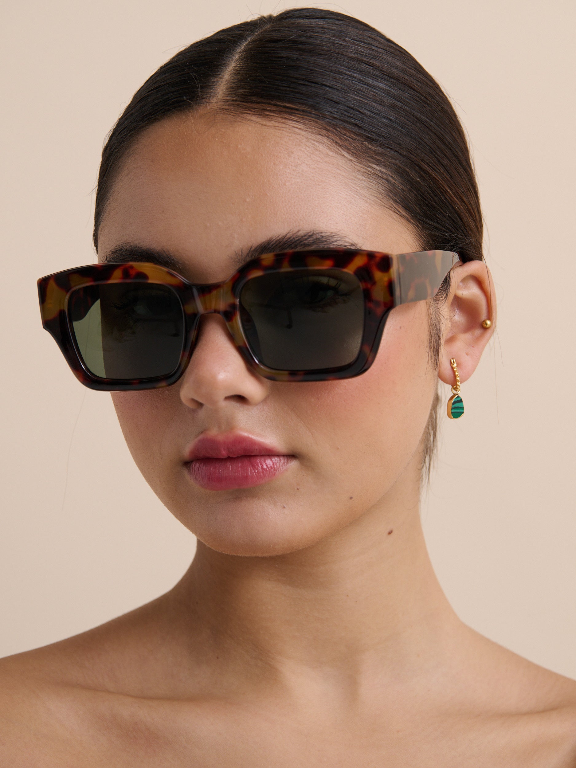 Jollie Angular Sunglasses in Tort