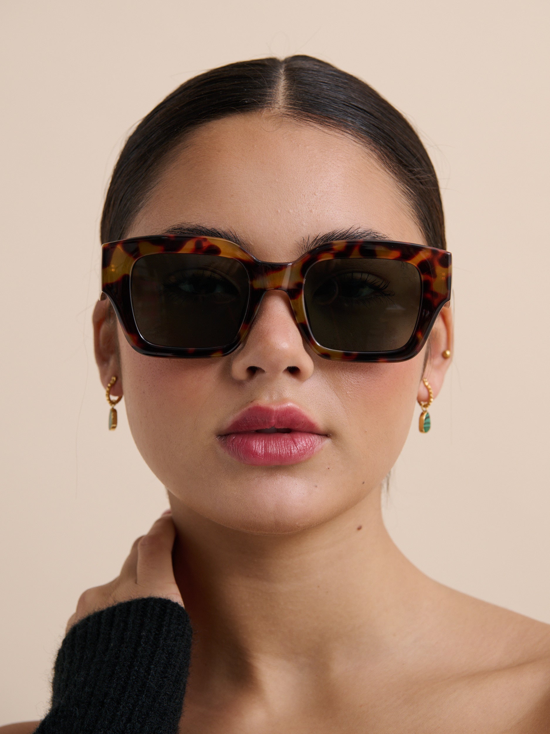 Jollie Angular Sunglasses in Tort