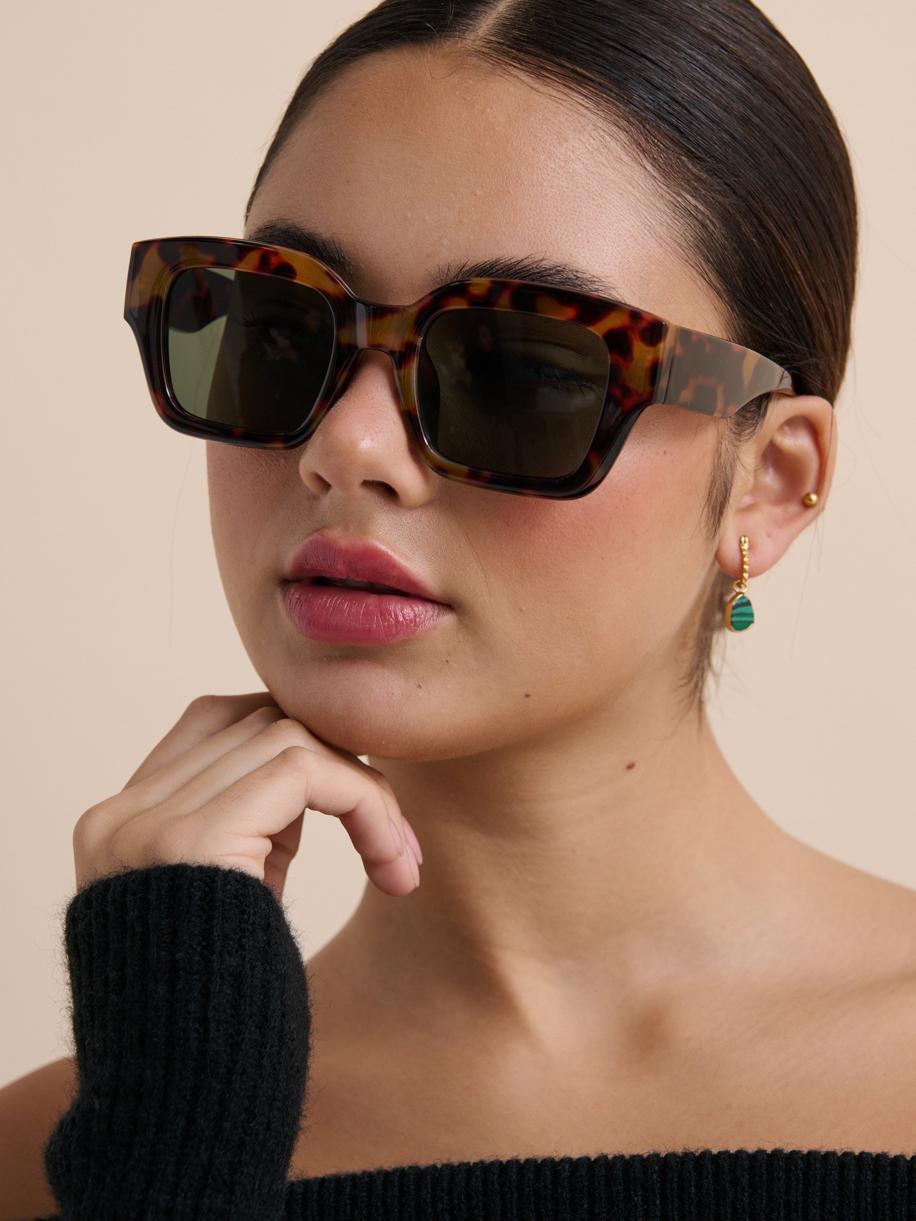 Jollie Angular Sunglasses in Tort