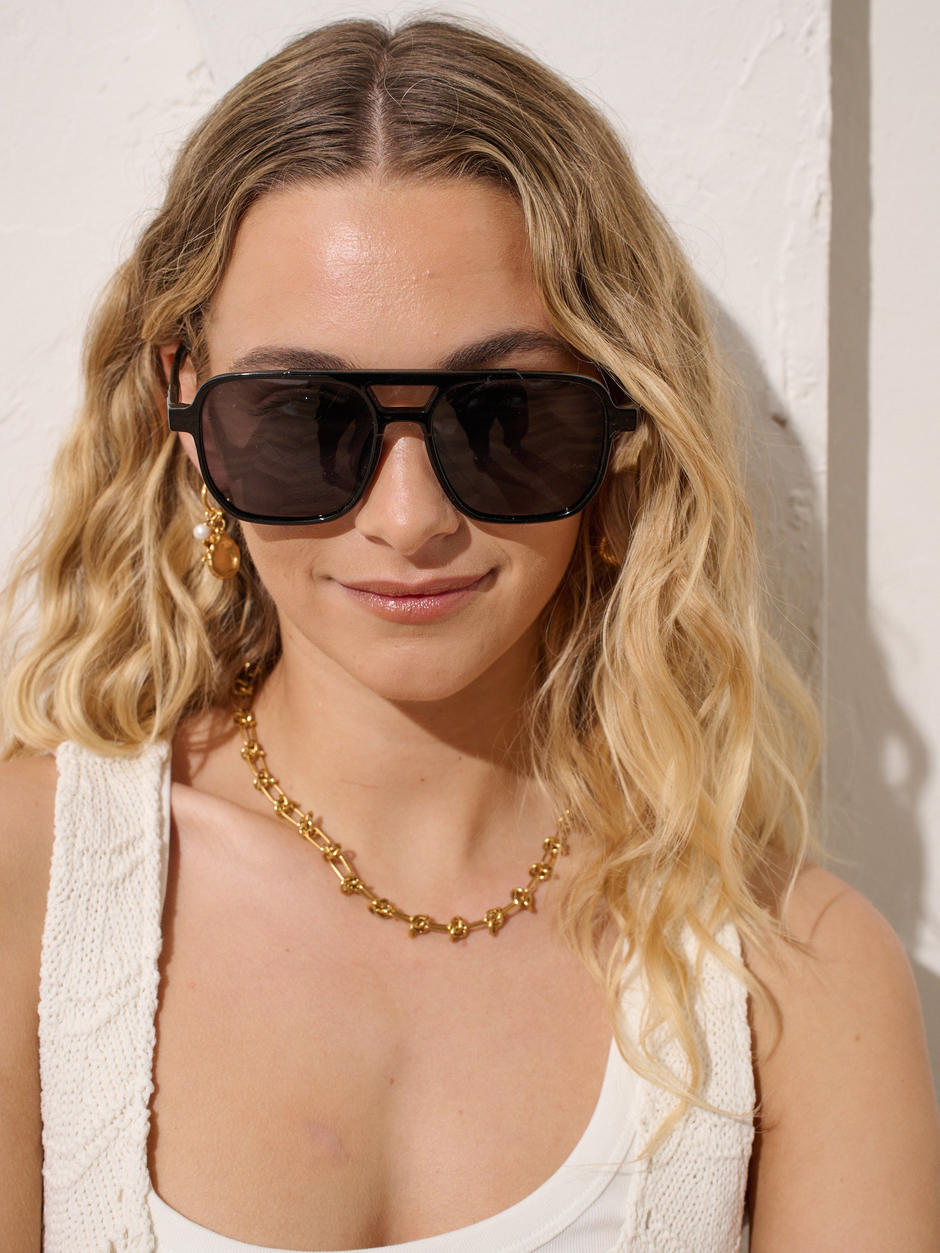 Eyelet Aviator Sunglasses in Black
