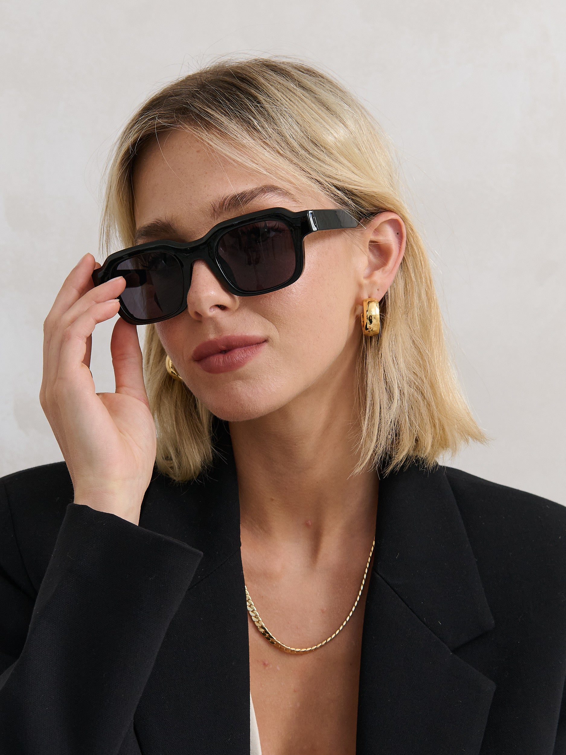 Goutte Angular Sunglasses in Black