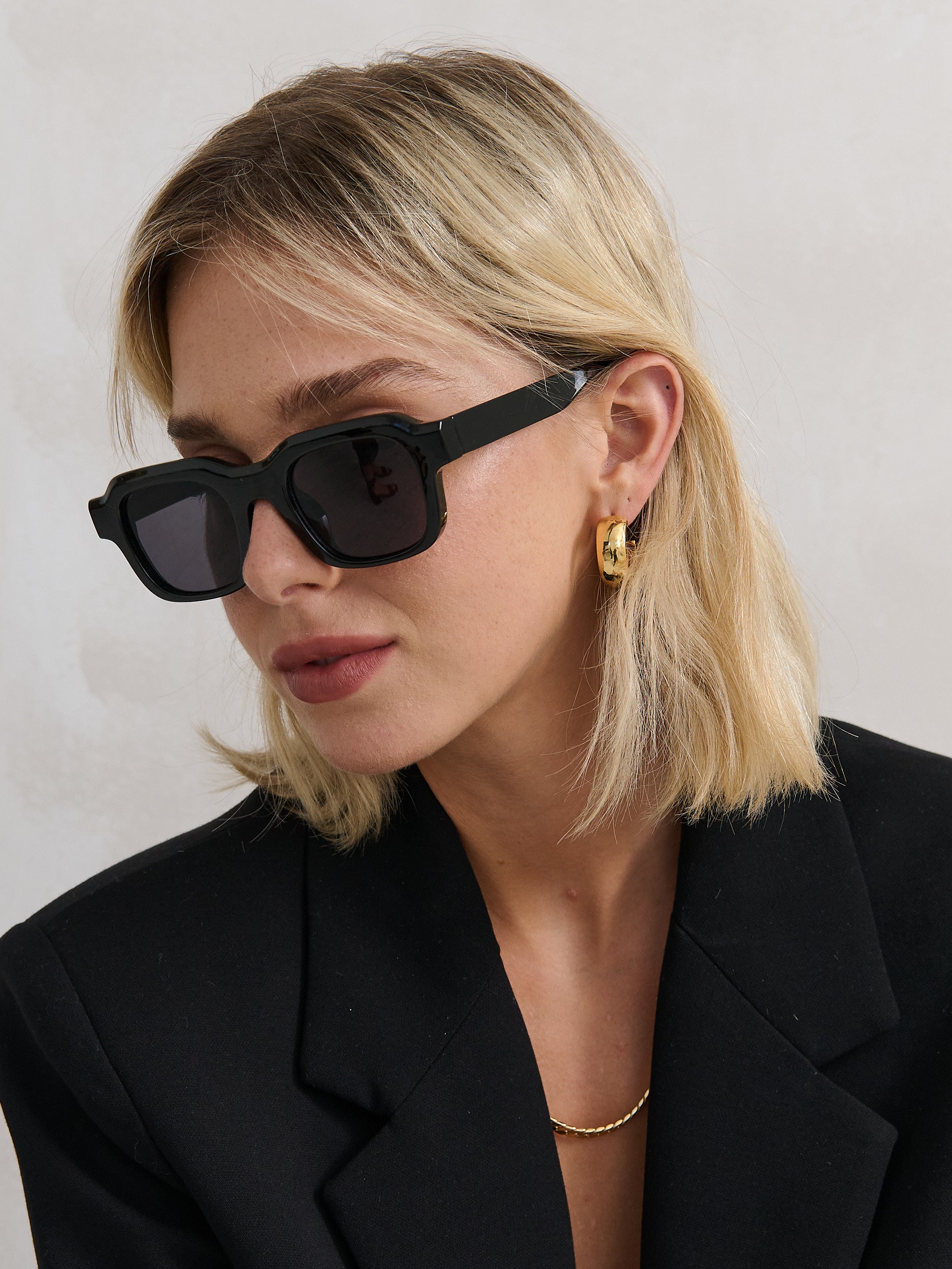 Goutte Angular Sunglasses in Black