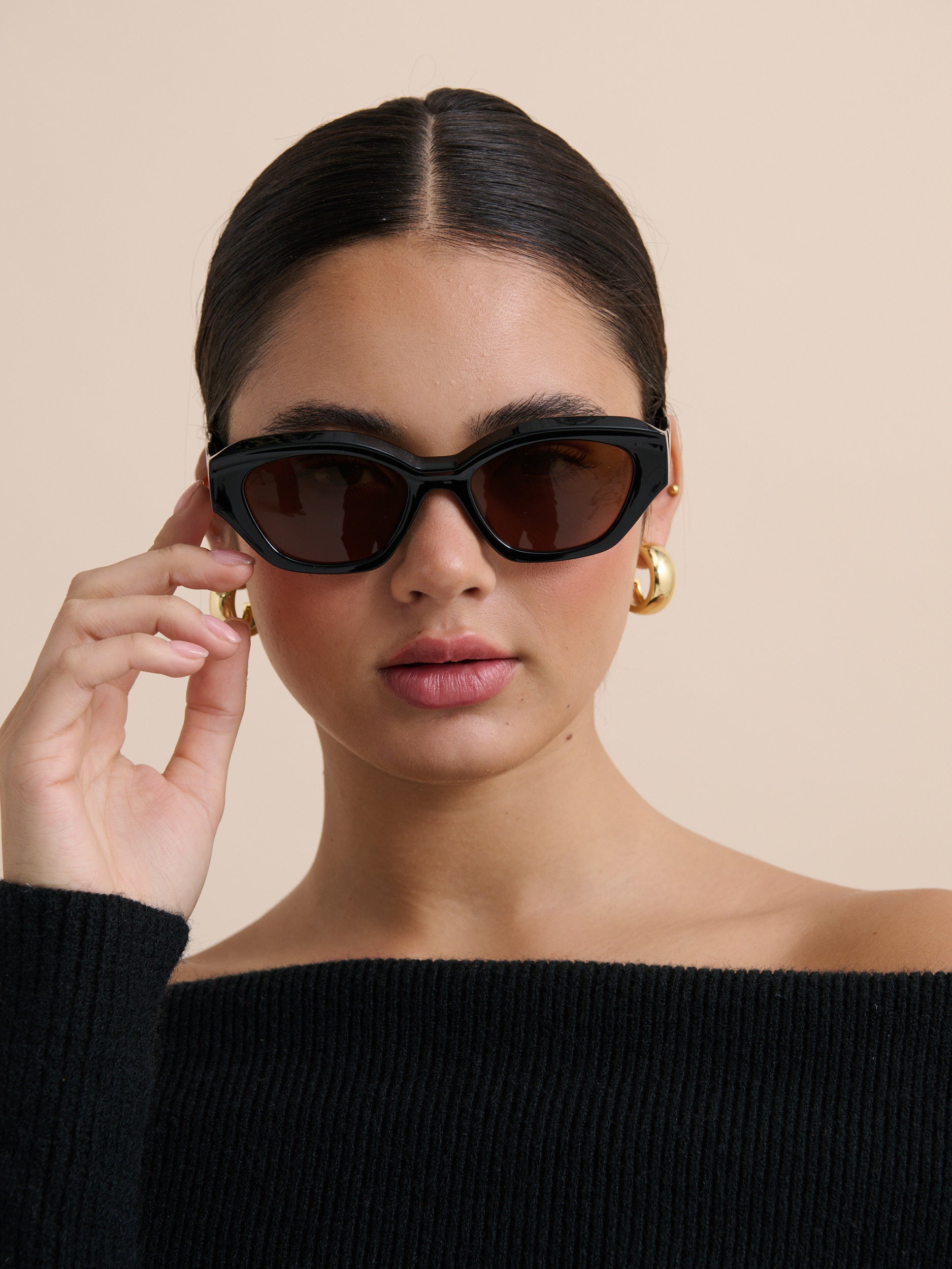 Lizzie Cat-Eye Sunglasses in Black