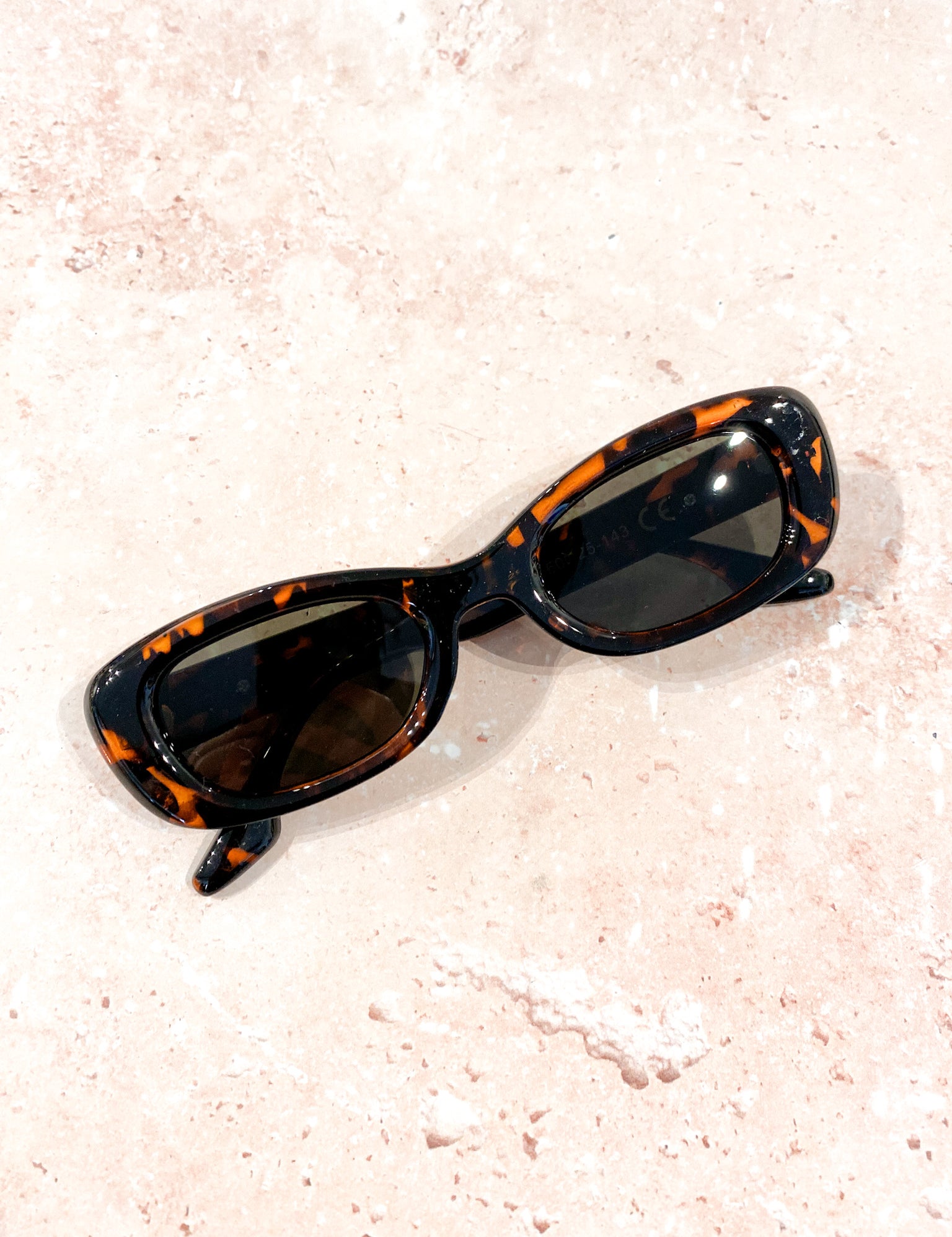 Ruby Retro Oval Frame Sunglasses in Tort