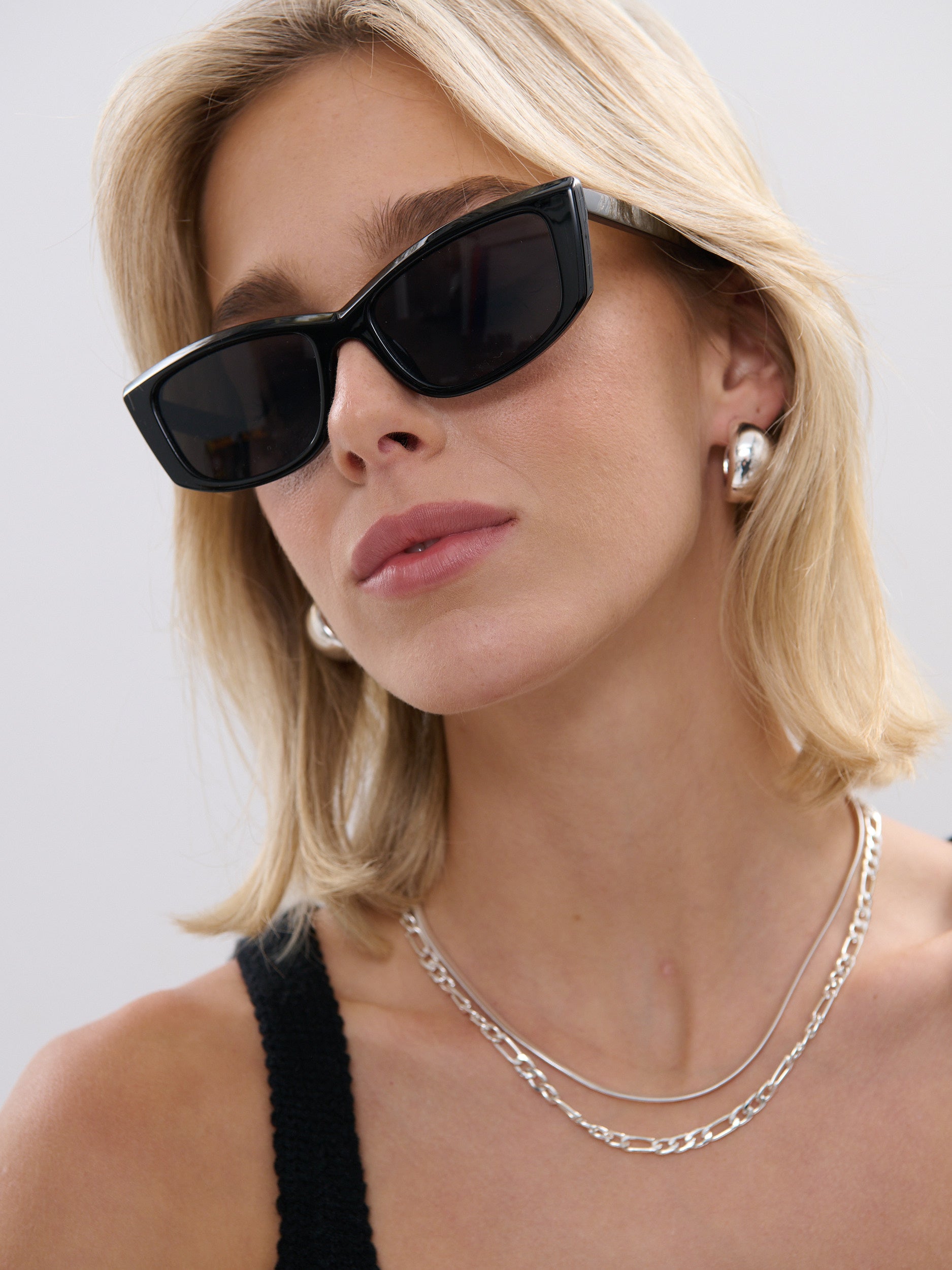 Danni Angular Sunglasses in Black