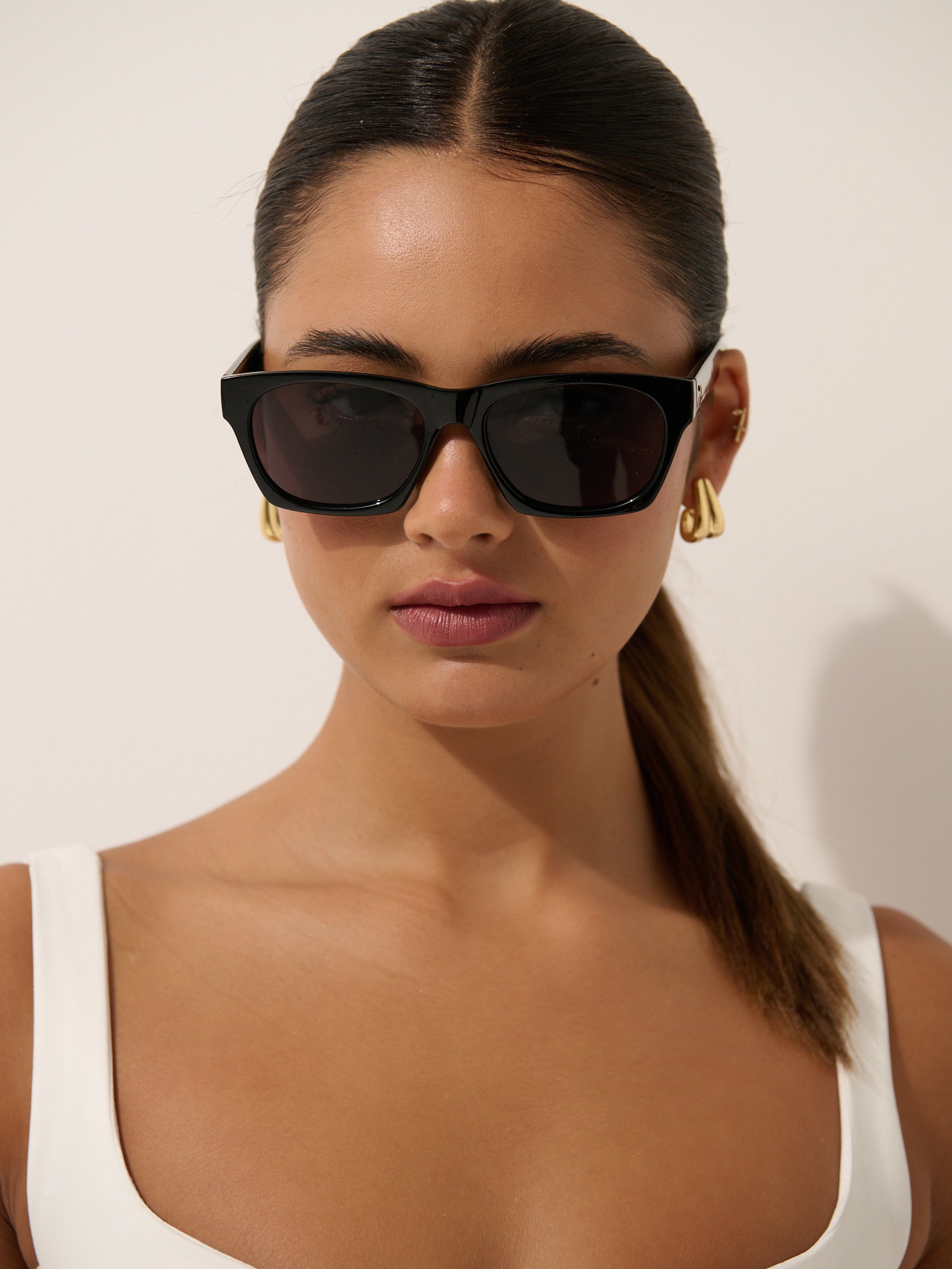 Ria Basic Square Sunglasses in Black