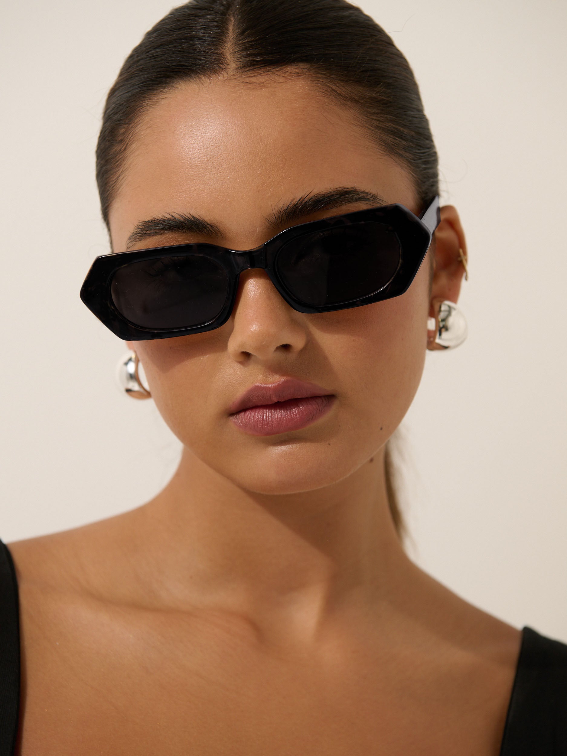 Kaiya Angular Sunglasses in Black