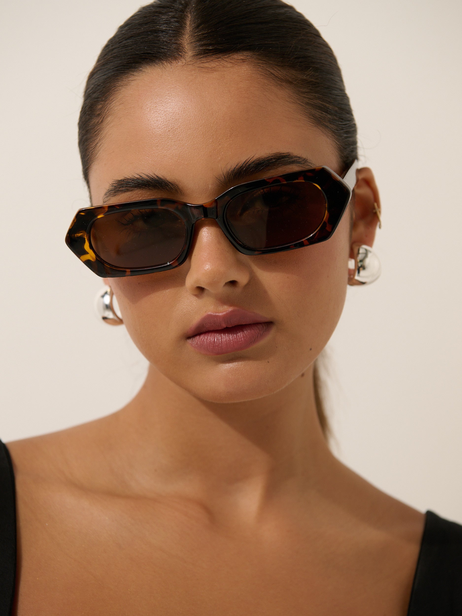 Kaiya Angular Sunglasses in Tort