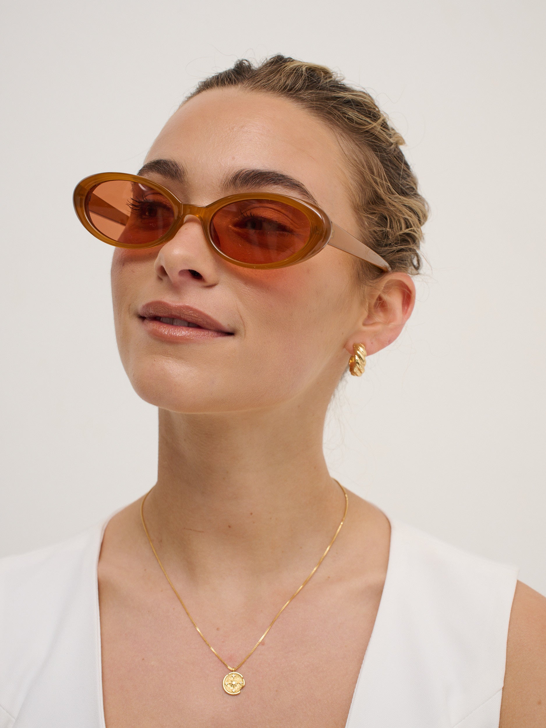 Anderson Oval Frame Sunglasses in Caramel