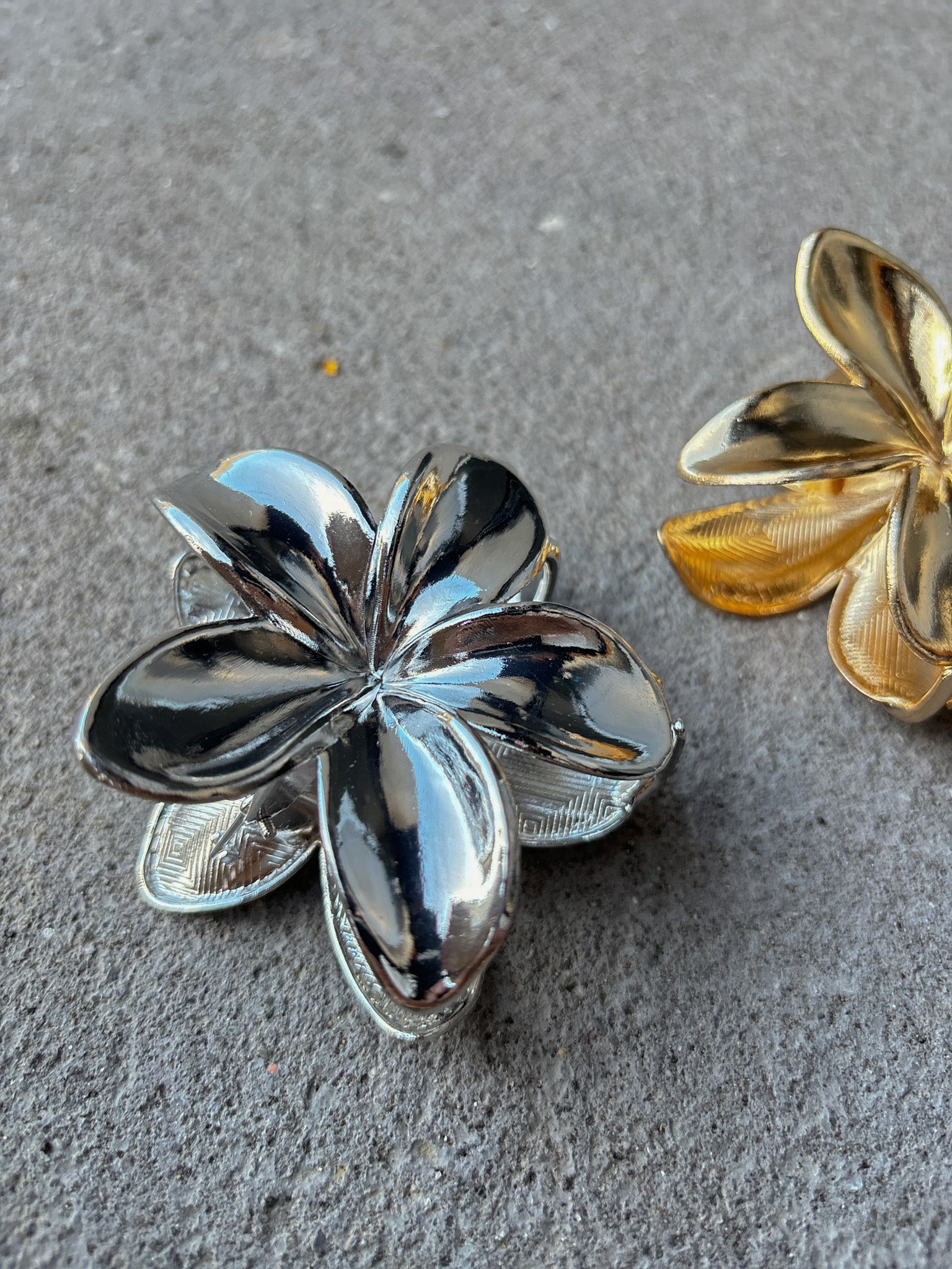 Hibiscus Metal Flower Claw Clips (2col)