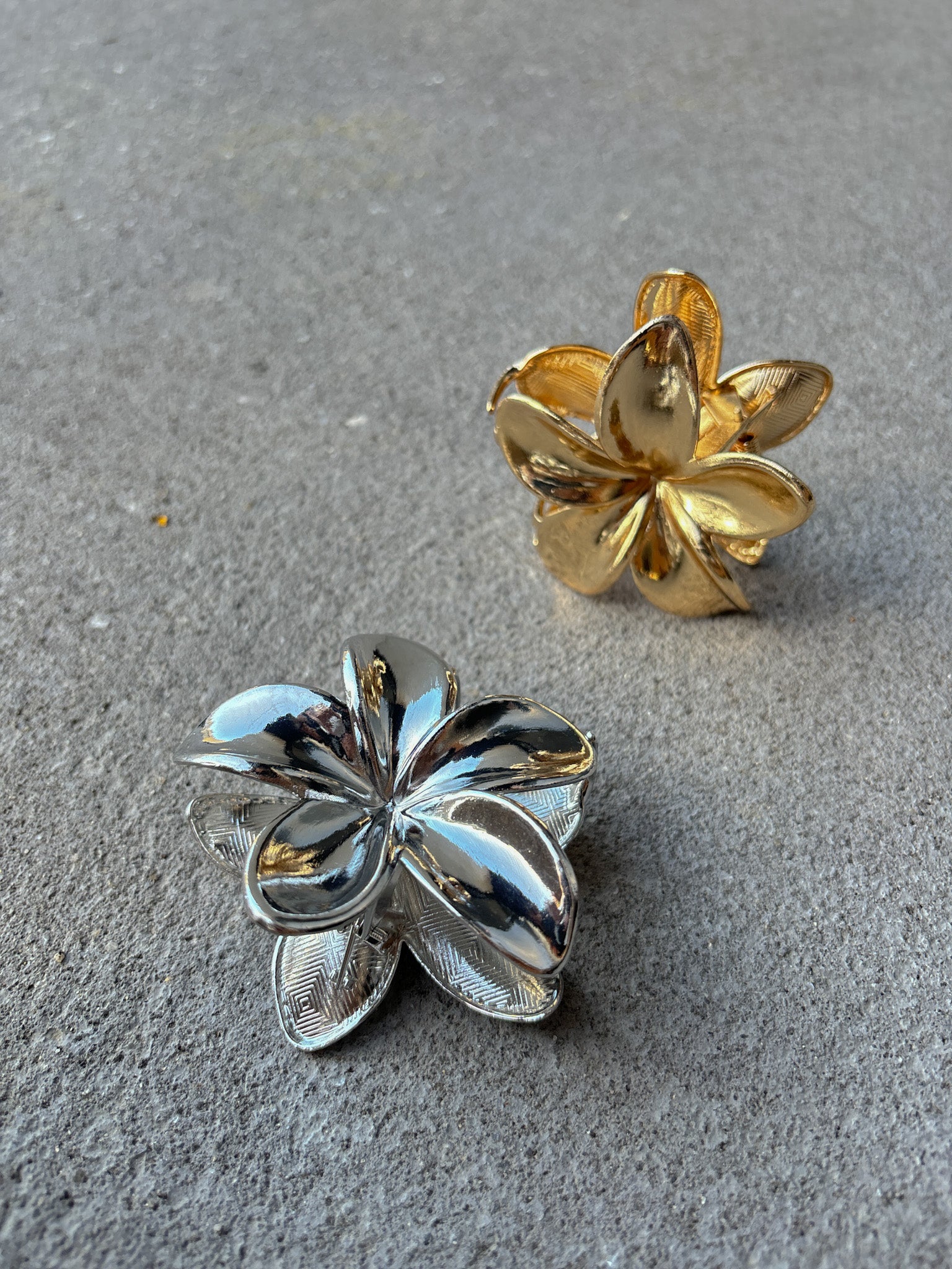 Hibiscus Metal Flower Claw Clips (2col)