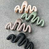 Lune Wavy Matte Claw Clip