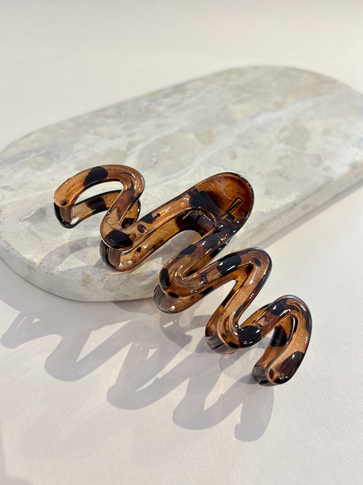 Cappuccino Wavy Hair Claw Clip