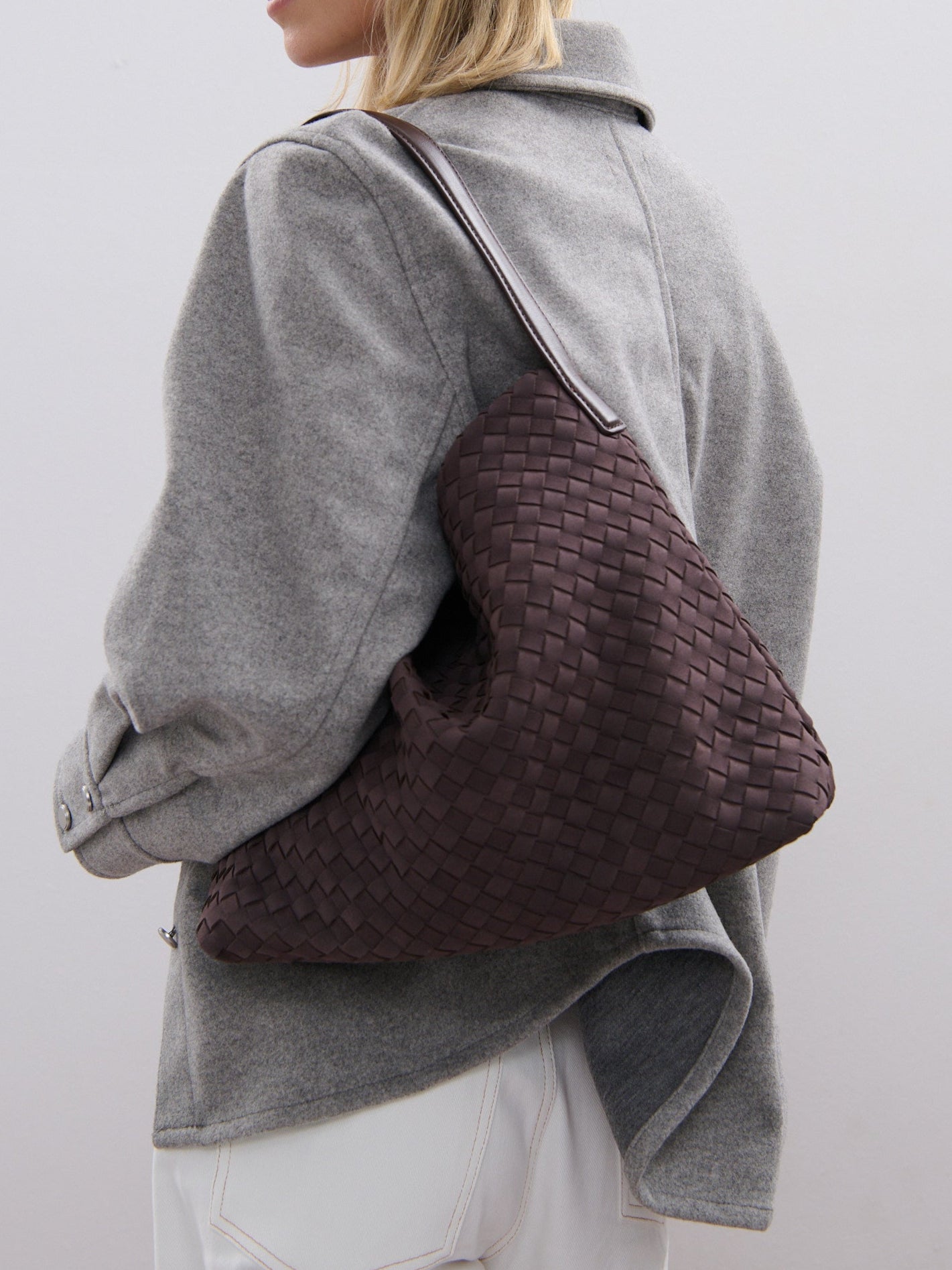 Calla Woven Handbag in Brown