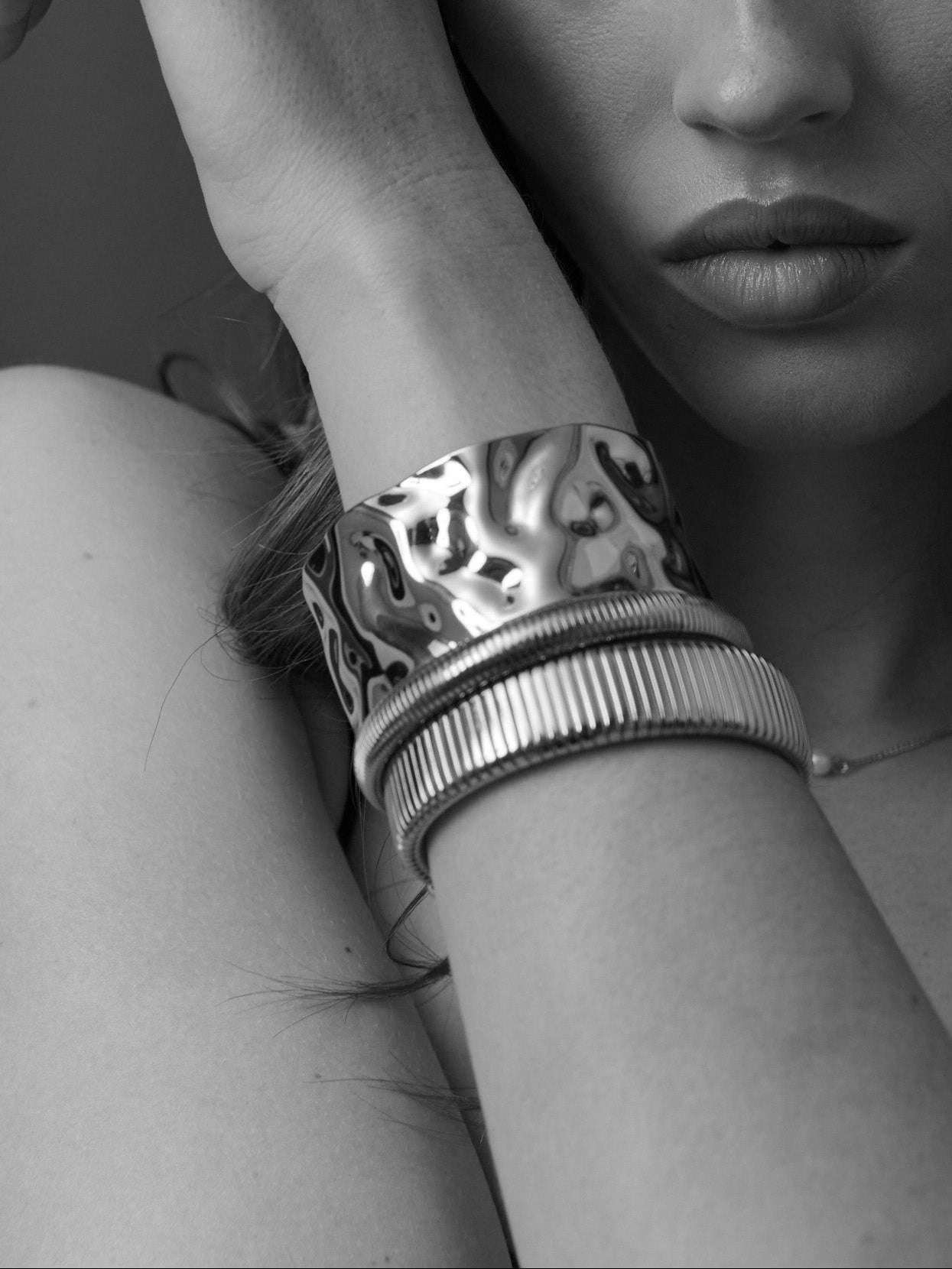 Bold Snake Magnetic Bangle in Silver