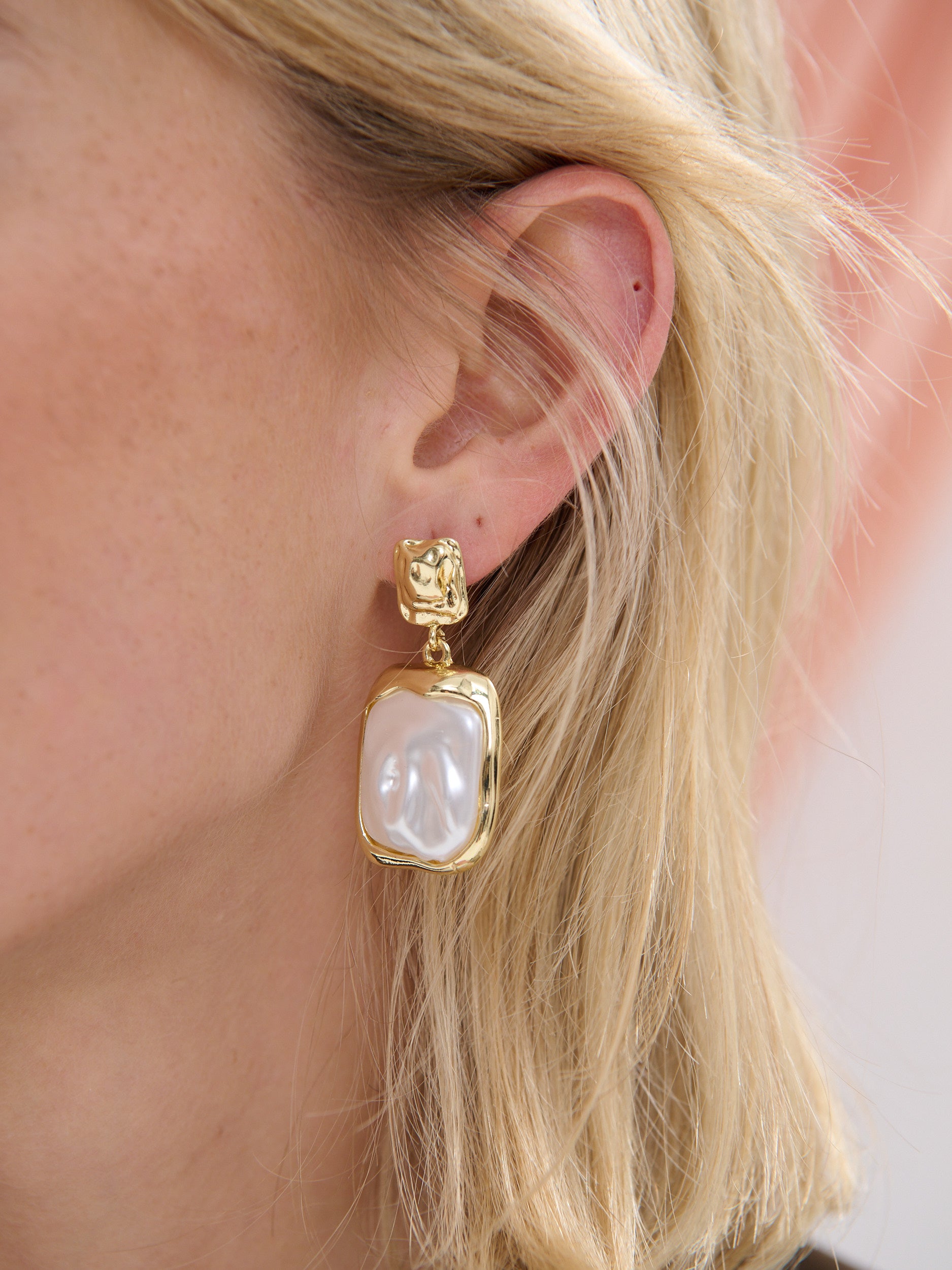 Ellie Pearl Statement Earrings