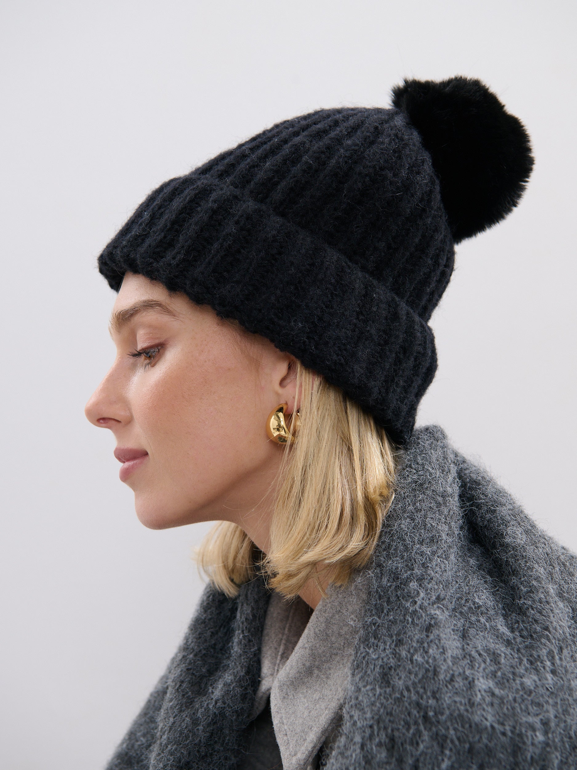 [Final Sale] Classic Pom Knit Beanie in Black