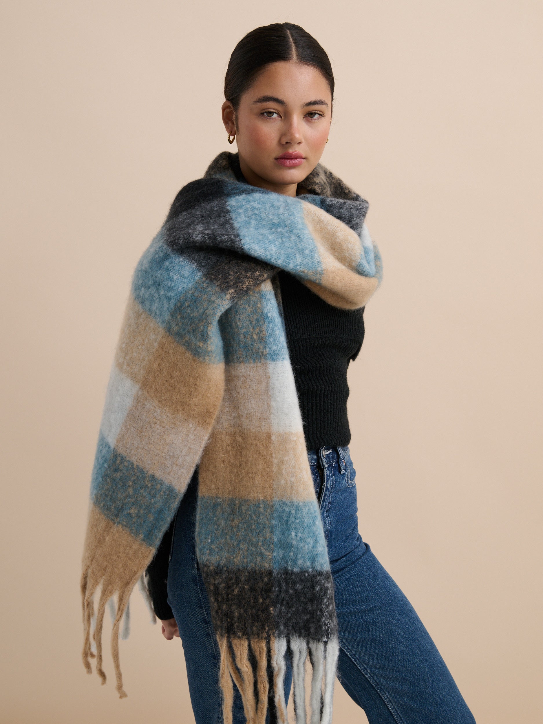 [Restocked] Lindy Checkered Fluffy Scarves