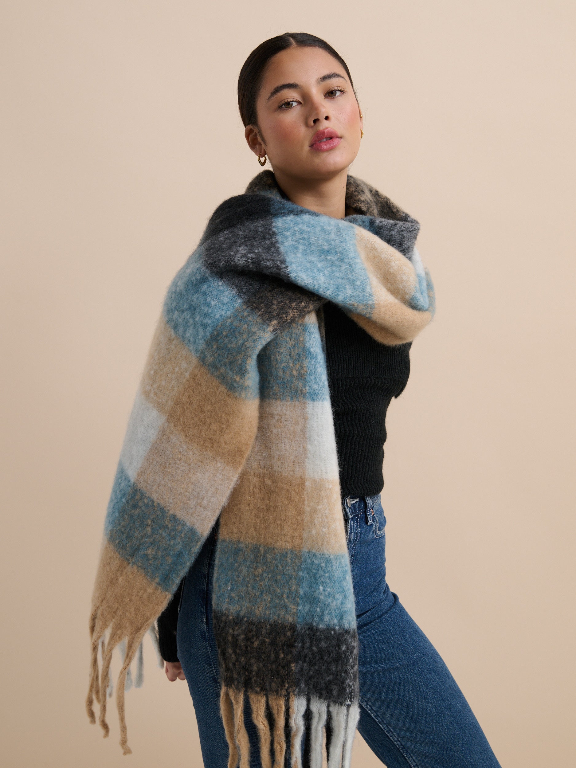 [Limited] Lindy Checkered Fluffy Scarves