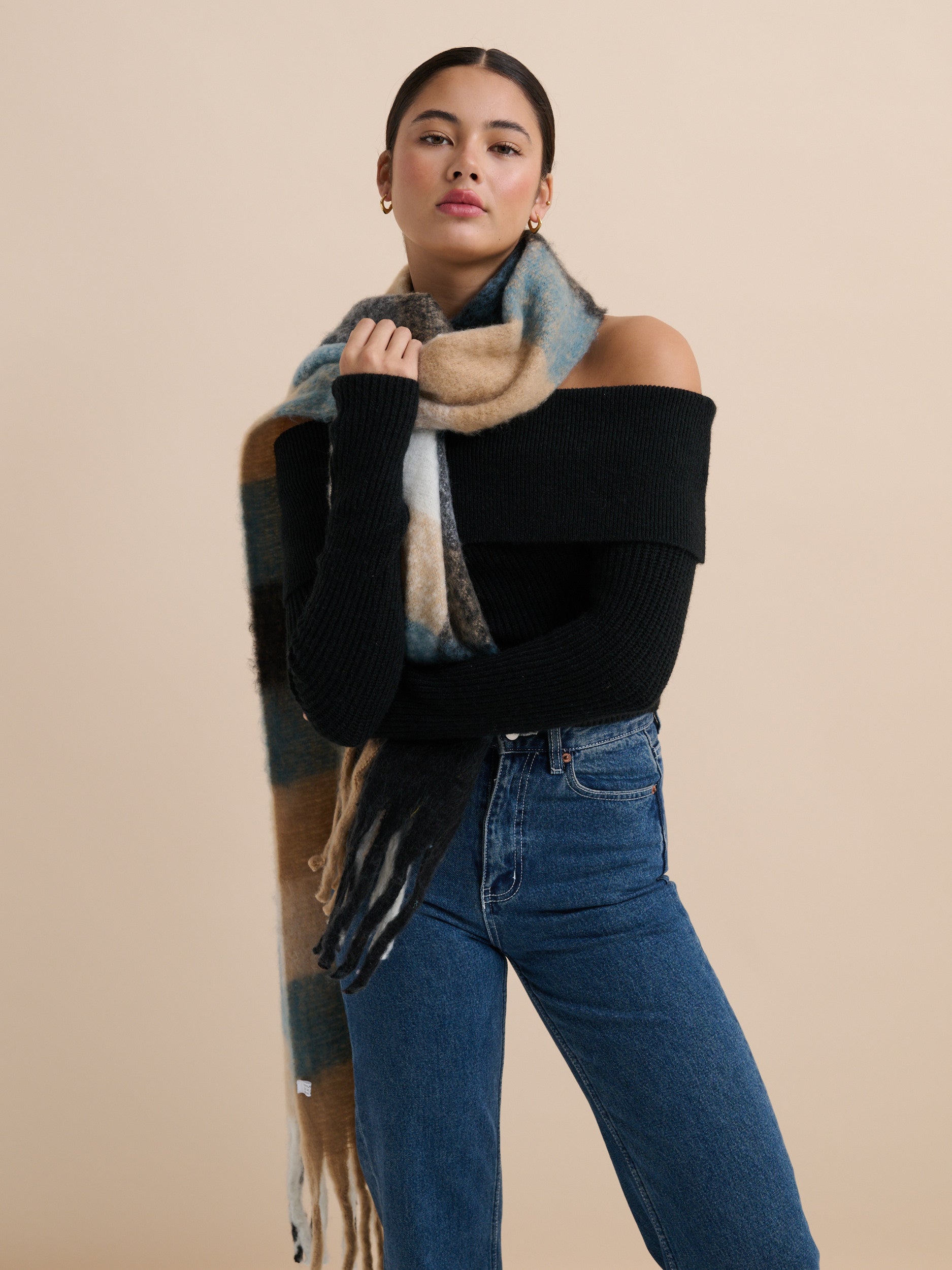 [Restocked] Lindy Checkered Fluffy Scarves