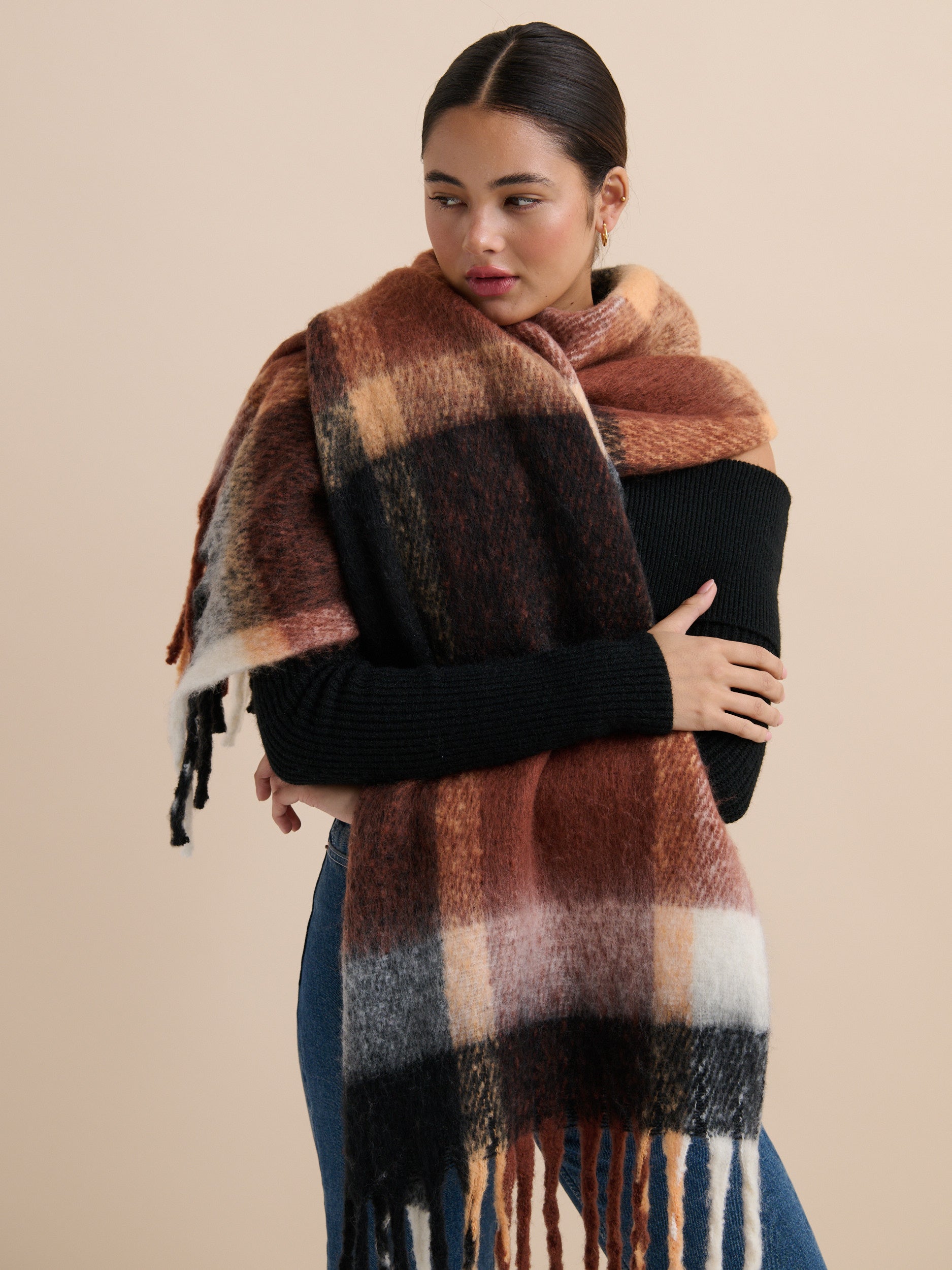 [Limited] Crush Checkered Fluffy Scarf
