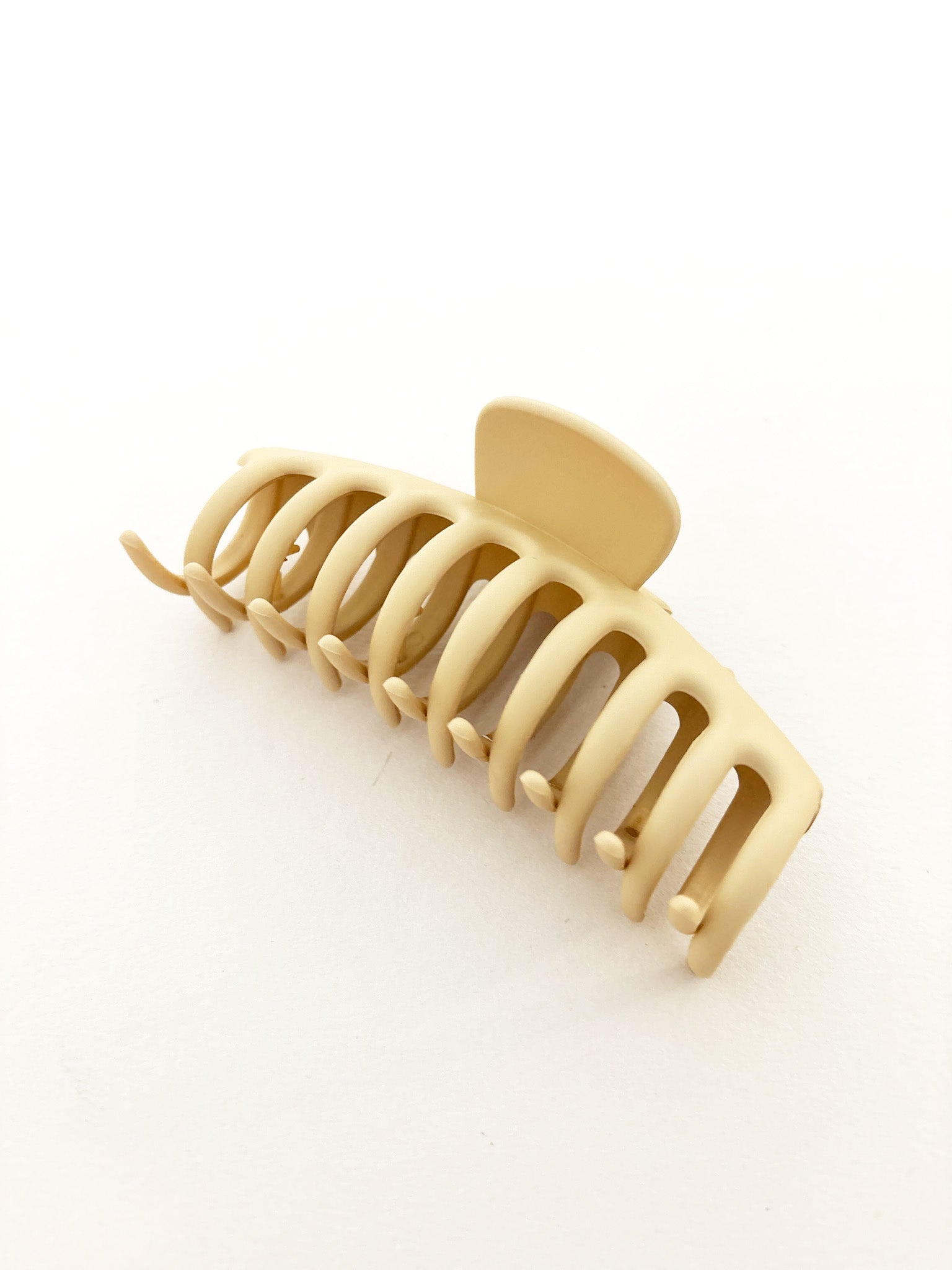 Regina Matte Claw Clip