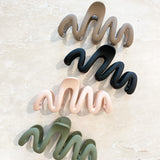 Lune Wavy Matte Claw Clip