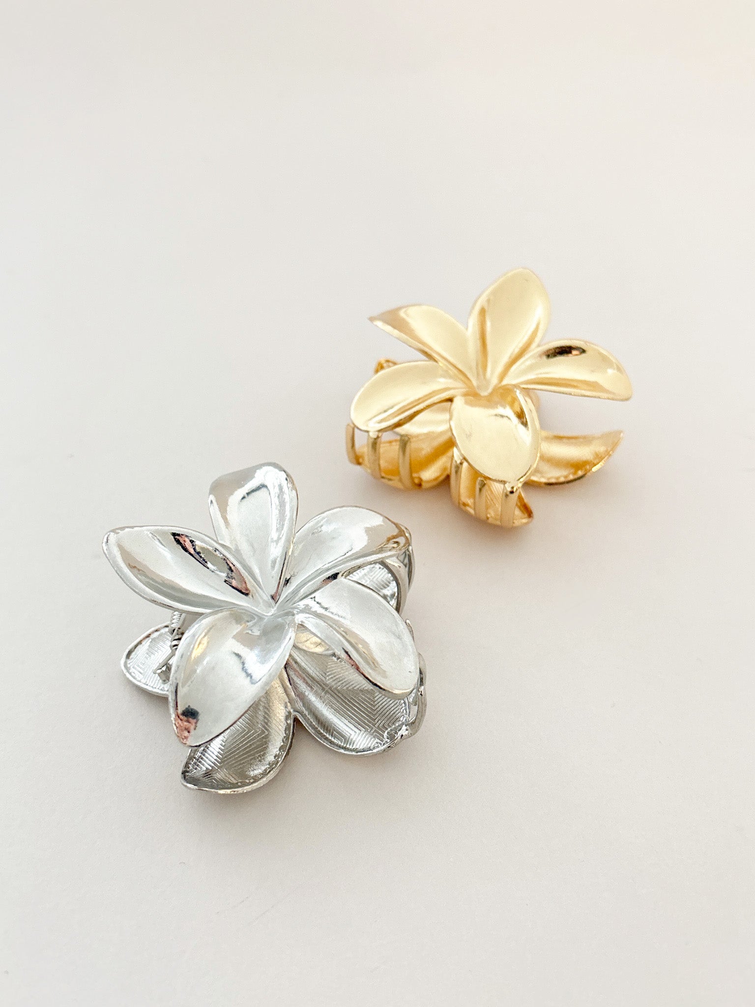 [Restocked] Hibiscus Metal Flower Claw Clips (2col)