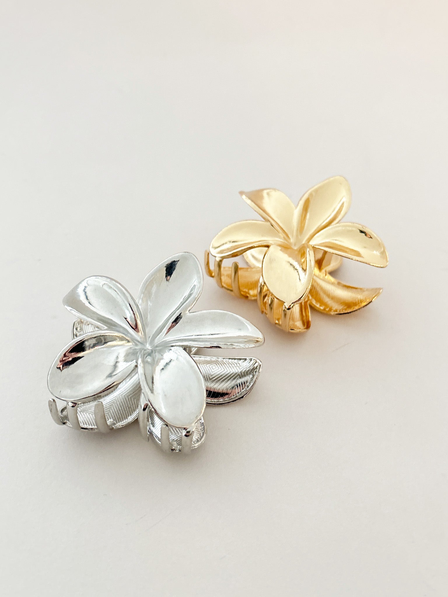 [Restocked] Hibiscus Metal Flower Claw Clips (2col)