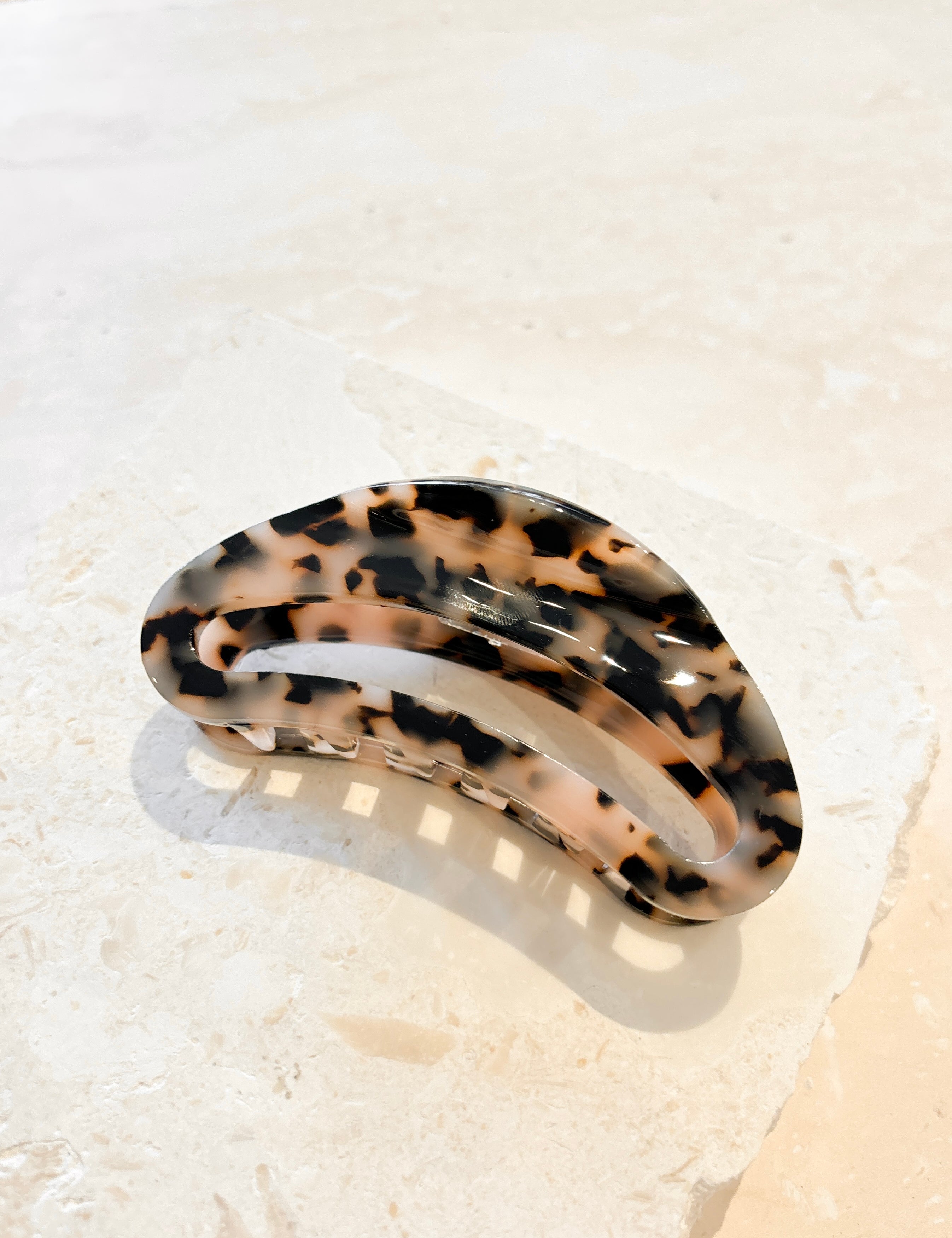 Oval Tort Hair Claw Clip in Light Tort