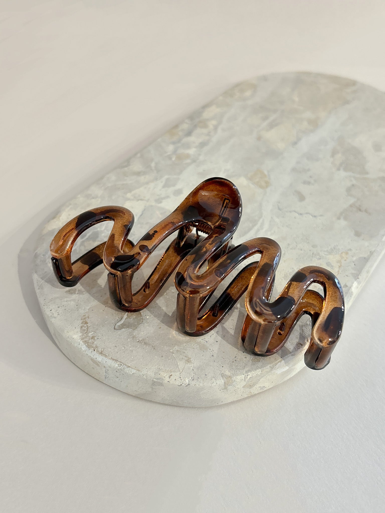 Cappuccino Wavy Hair Claw Clip