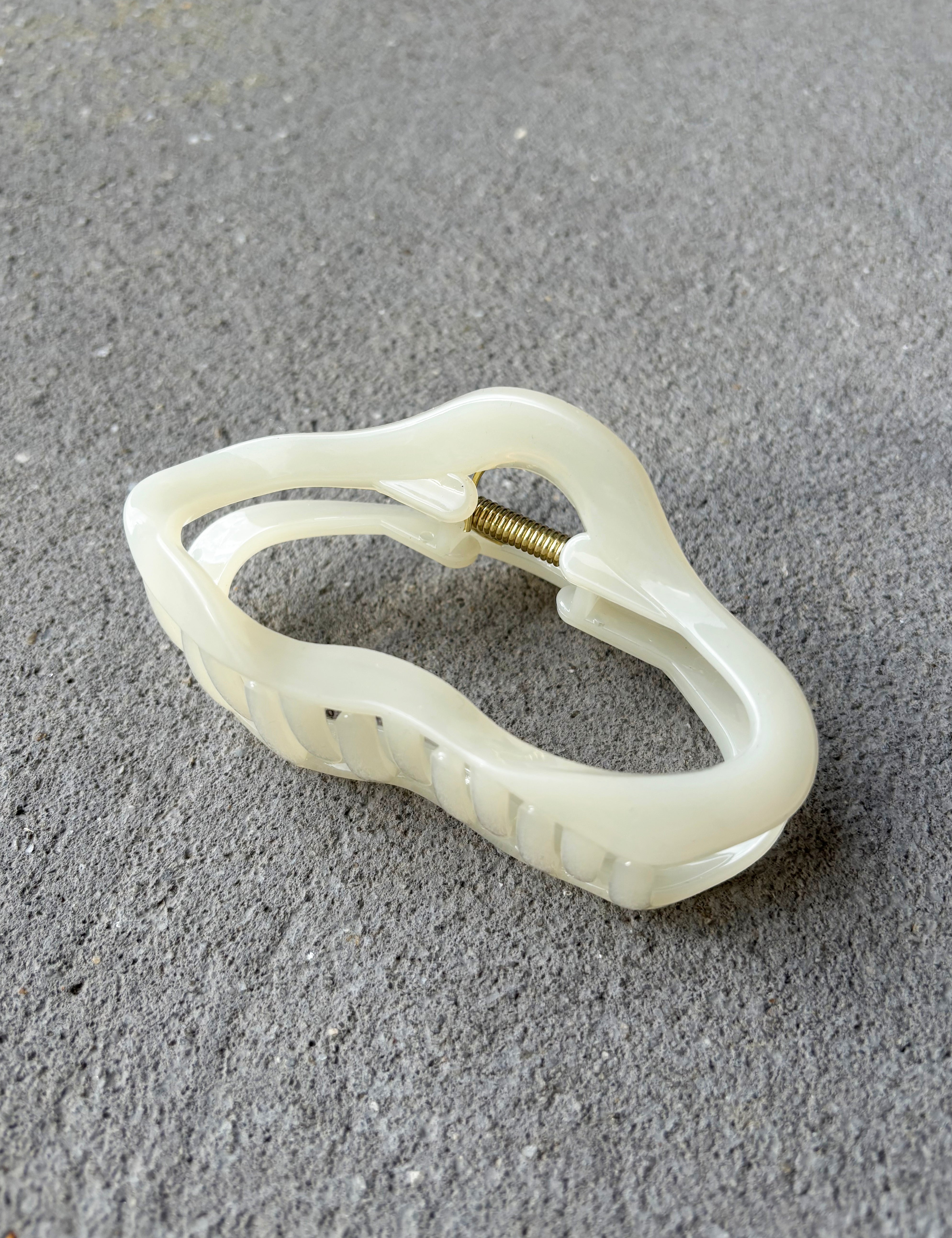 [Restocked] Cloud Hair Claw Clips (3col)