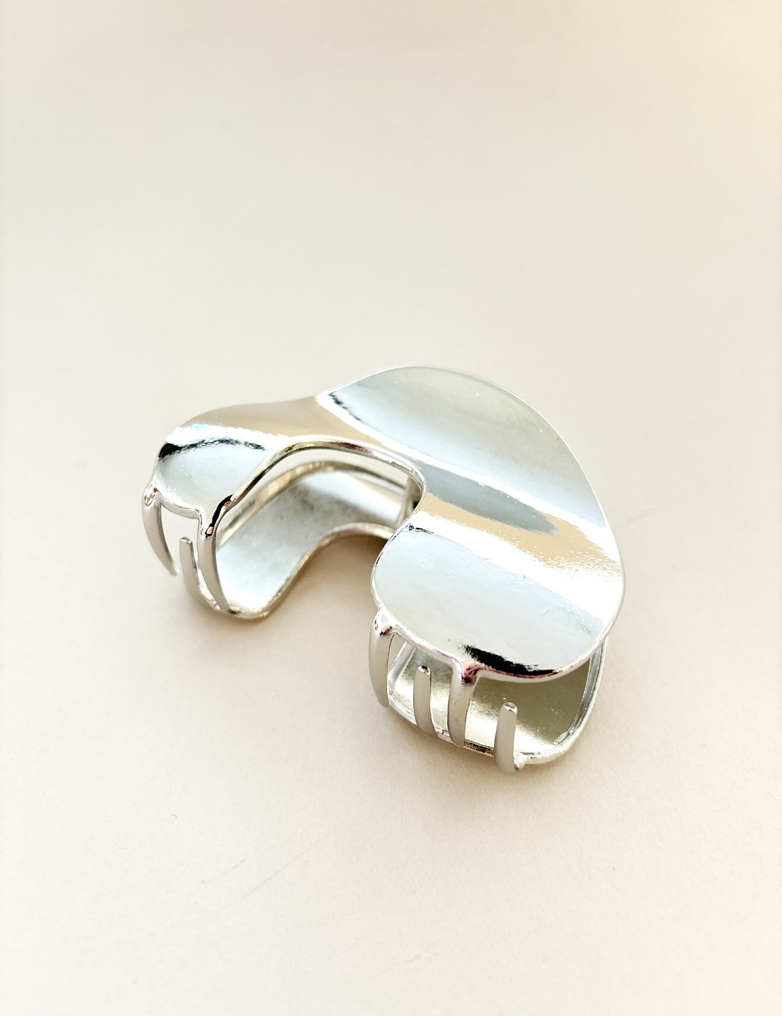 Colette Metal Hair Claw Clips (2col)