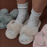 Knotted Fluffy Slippers in White (2SM & 2ML/pack)