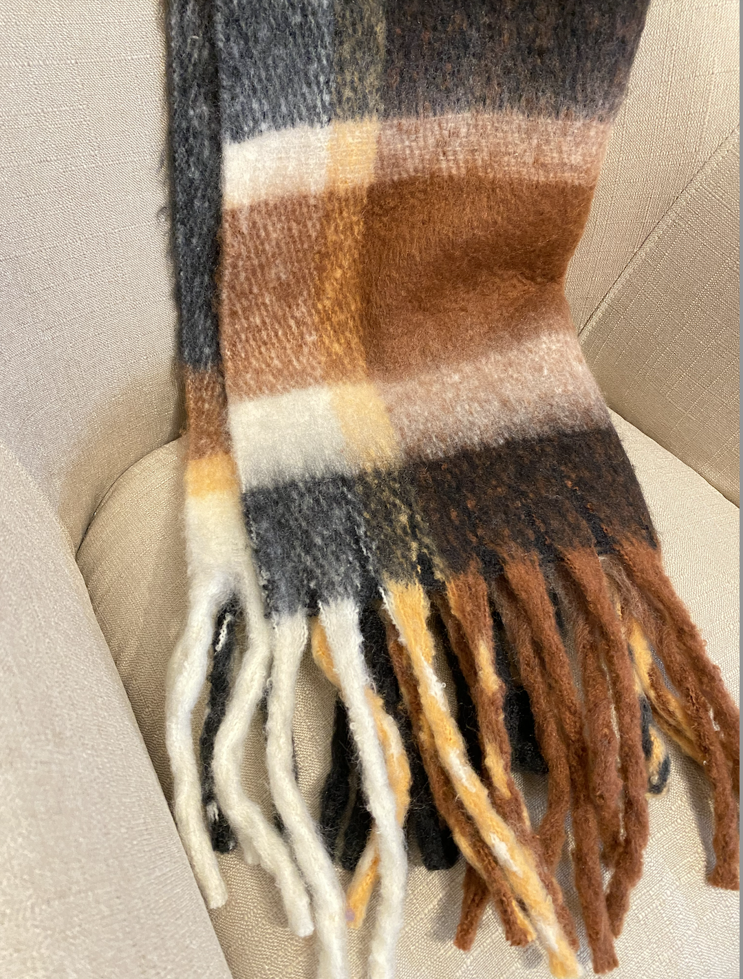 [Limited] Crush Checkered Fluffy Scarf