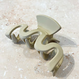 Cora Wavy Matte Claw Clip