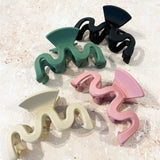 Cora Wavy Matte Claw Clip