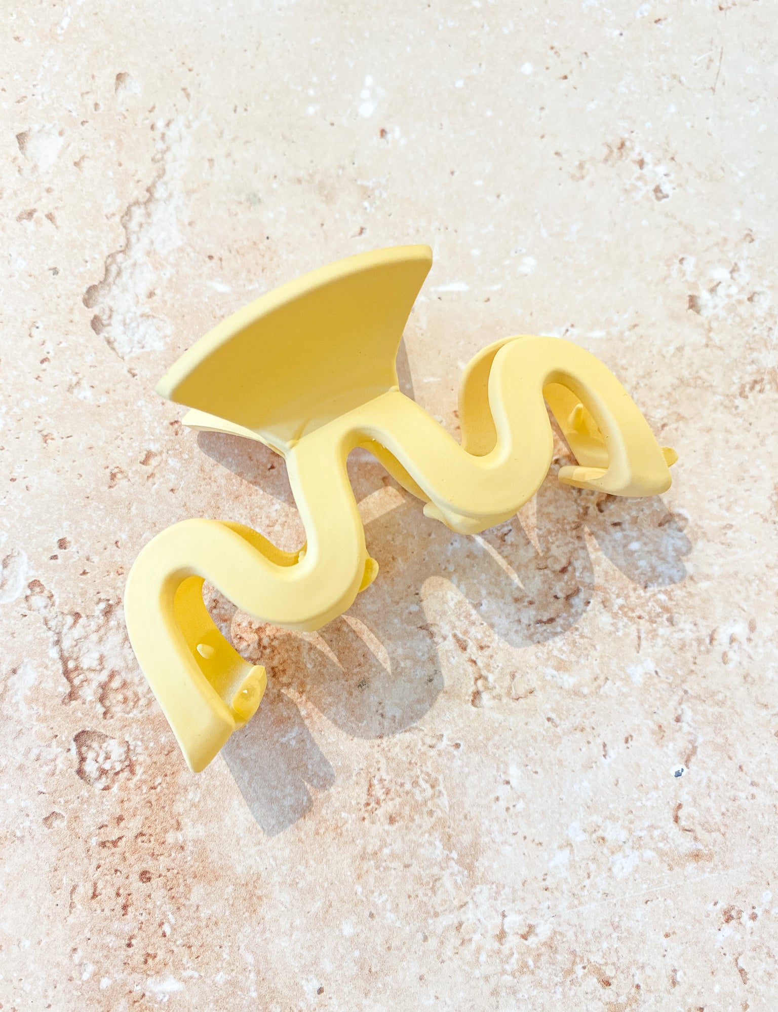 Cora Wavy Matte Claw Clip